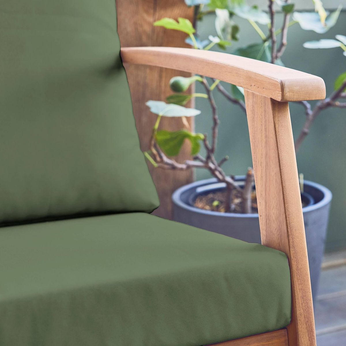 SWEEEK Salon de jardin USHUAIA 5 places en bois d'acacia, un canapé, une table, deux fauteuils