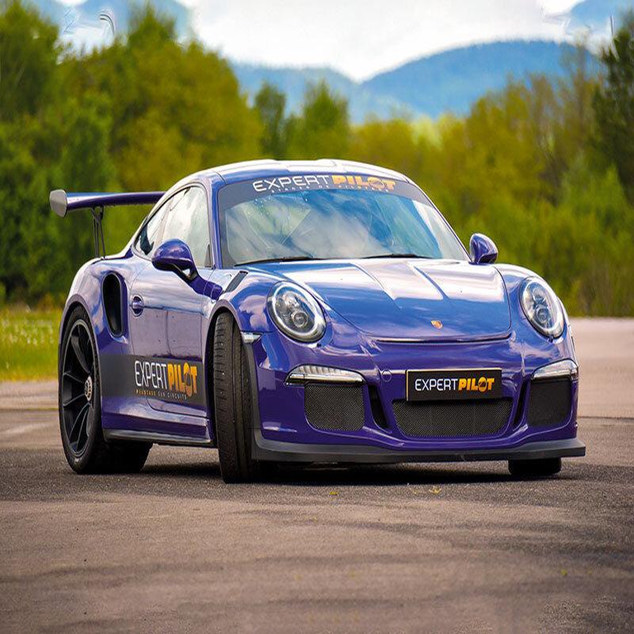 Voir la diapositive 3 : Smartbox 3 tours de circuit au volant d'une ferrari, lamborghini huracan ou porsche - coffret cadeau sport & aventure