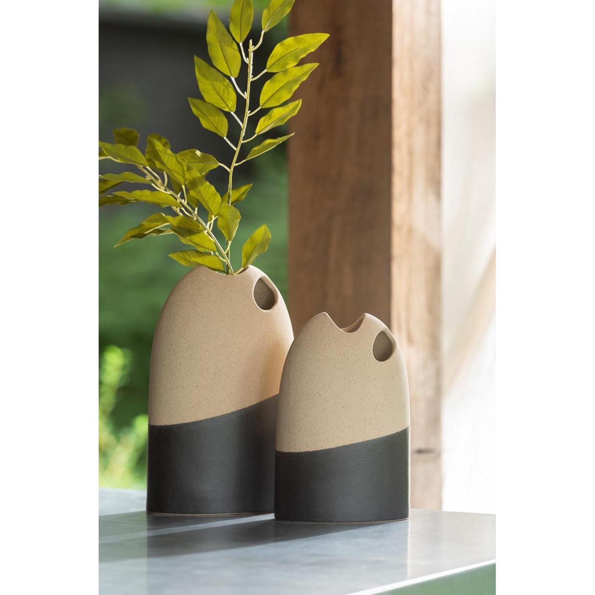 Voir la diapositive 2 : J-LINE Vase haut en céramique  black lombok  25cm noir