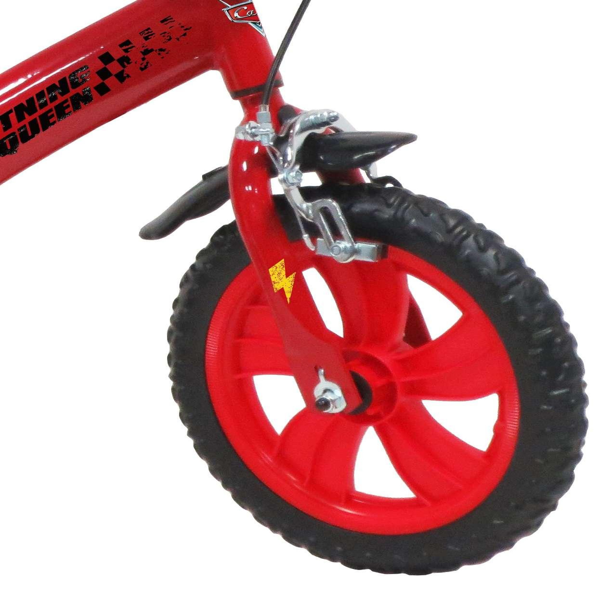 Voir la diapositive 4 : Disney Cars Vélo enfant - Modèle 12'' Cars pour enfant de 85/100 cm avec stabilisateurs - Plaque décorative avant - Porte bidon - 1 frein et roues batons