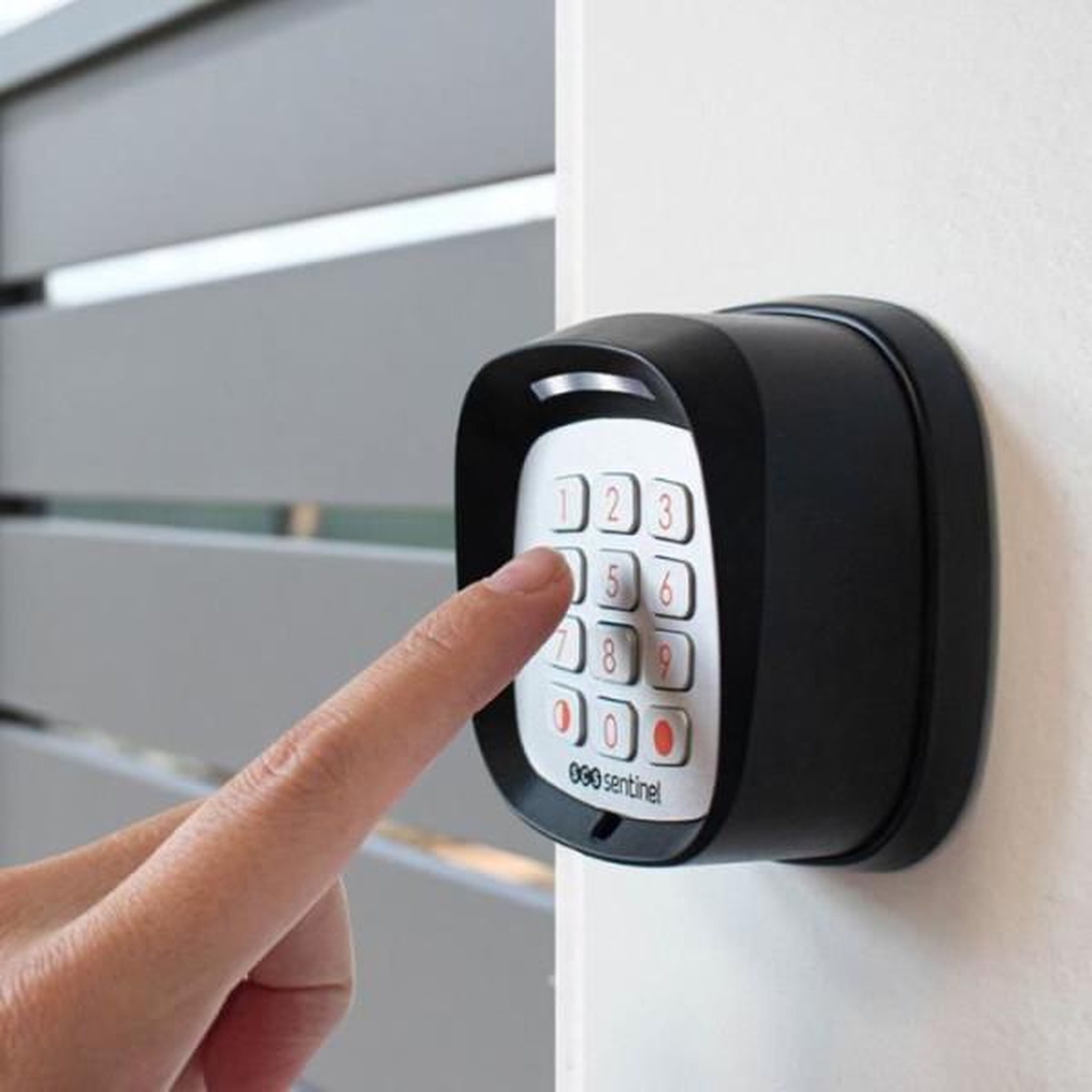 Voir la diapositive 2 : SCS SENTINEL Clavier a code sans fil - scs sentinel - codegate - pour portail ou porte de garage - portée 50m - piles non fournies