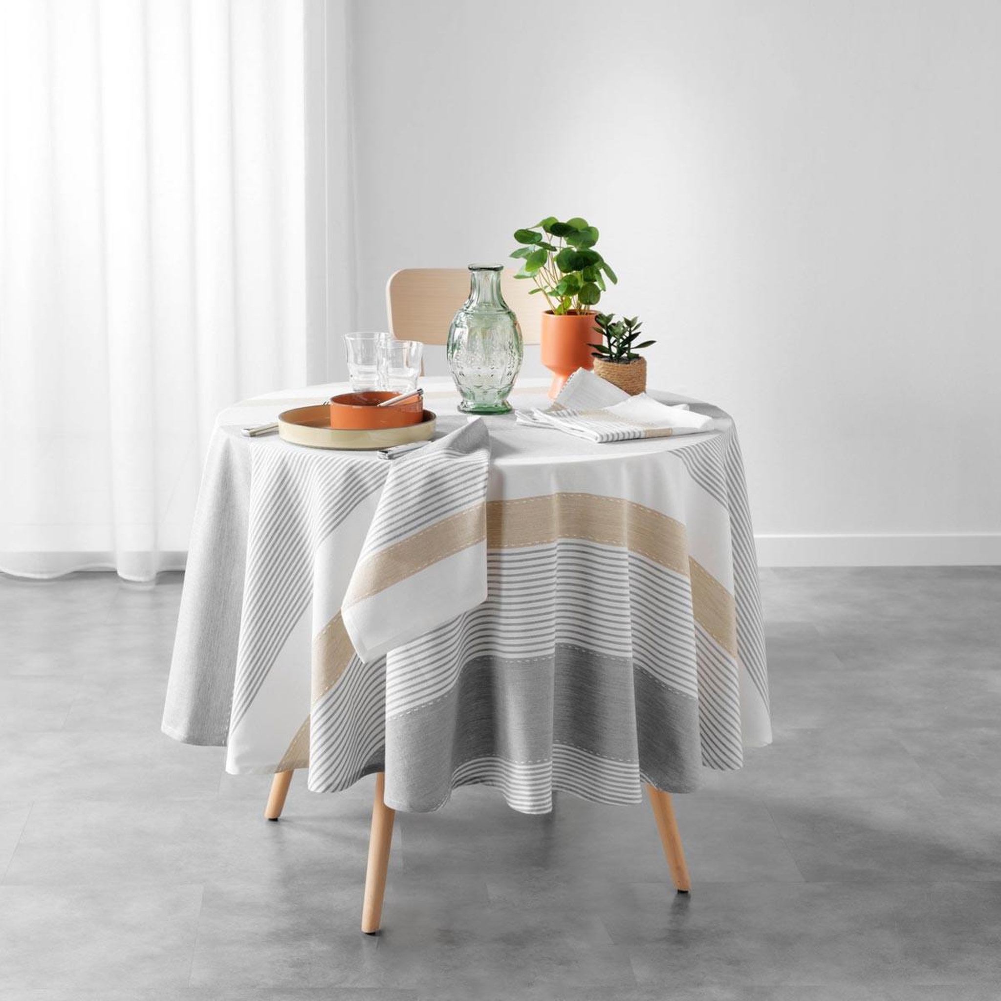 Voir la diapositive 3 : Douceur d'Intérieur Nappe de table ronde  iliade  180cm gris