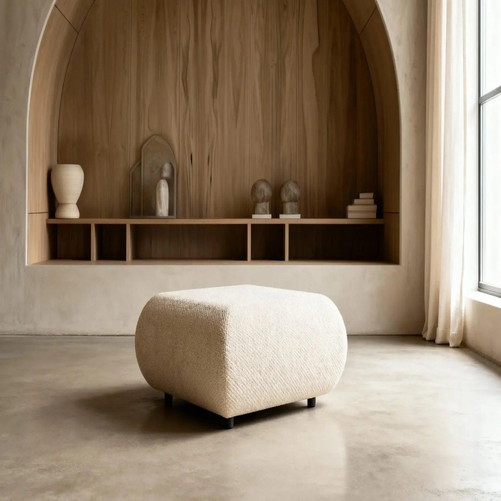 Voir la diapositive 2 : CASANOVA PARIS Levi - pouf tissu lisse