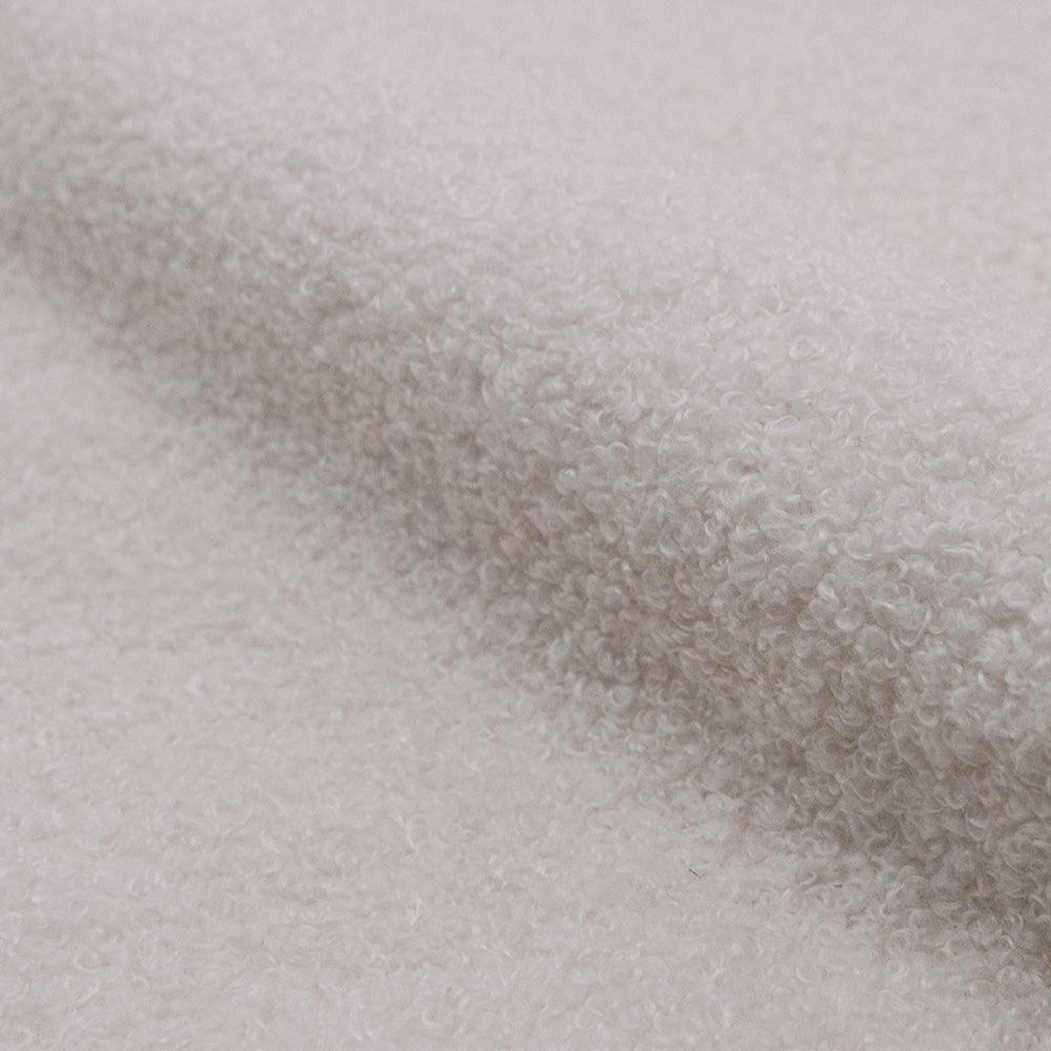 Voir la diapositive 3 : MAISON PAVANE Fauteuil blanc effet laine bouclette-aubin