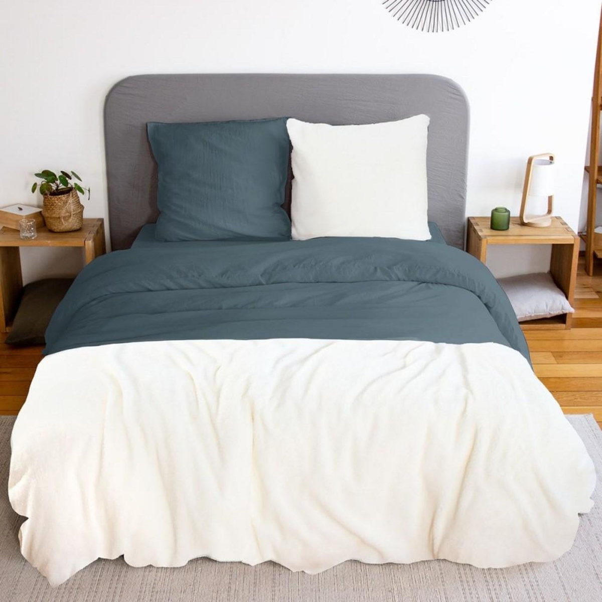 COTE DECO Housse de couette 240x220 + 2 taies Chaude et douillette bleu