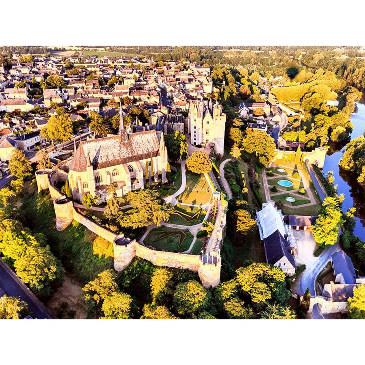 Smartbox Vol en montgolfière au-dessus des châteaux de la Loire avec repas 3 plats pour 2 personnes - Coffret Cadeau Sport & Aventure