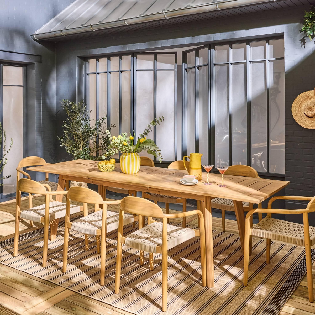 SWEEEK Table de jardin extensible bois d'acacia + 8 assises PALENA et CERINA  naturel et beige 275 x 100 x 75 cm