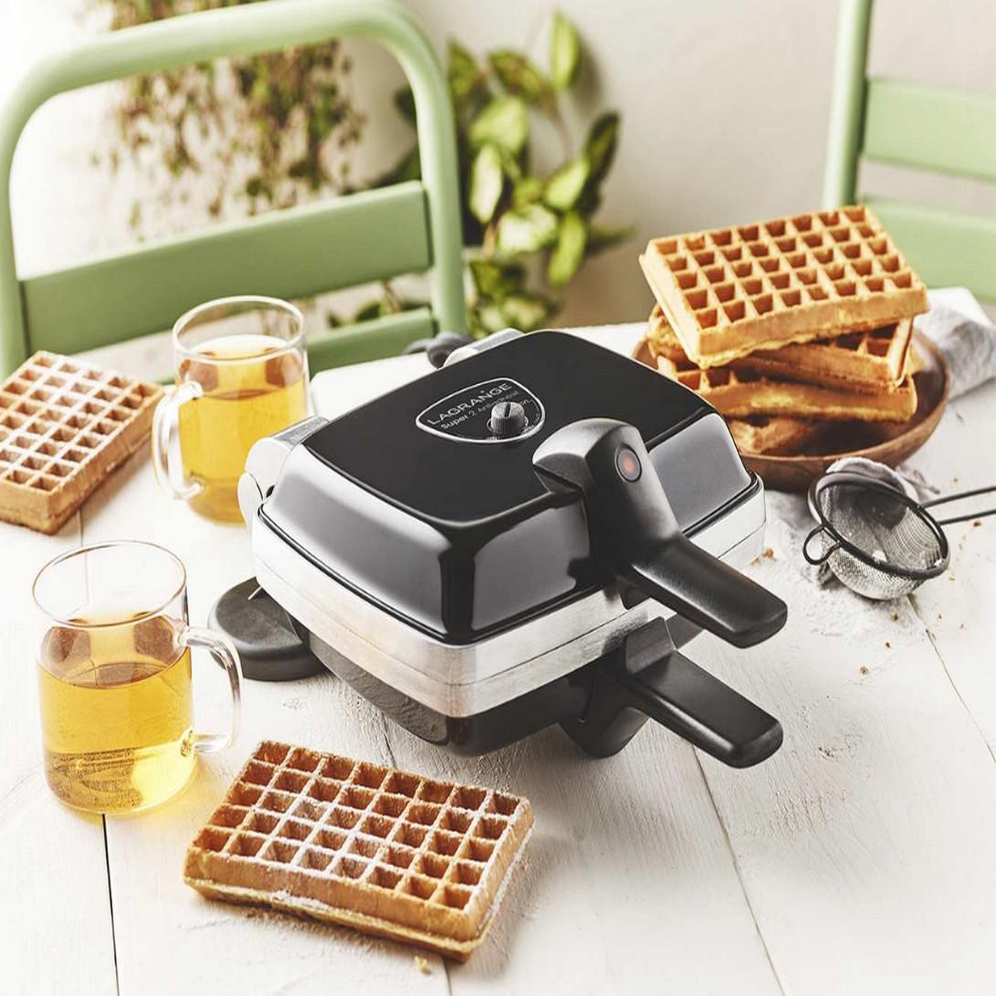Voir la diapositive 5 : LAGRANGE Gaufrier 1000w noir - 039126