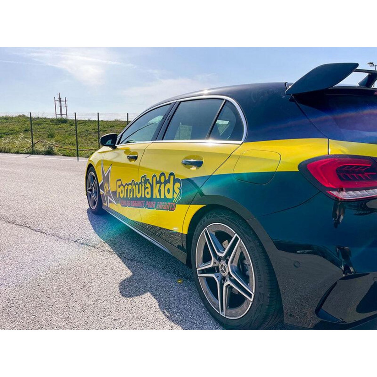 Smartbox Stage de pilotage enfant : 10 tours de circuit au volant d'une Mercedes Classe A AMG Line - Coffret Cadeau Sport & Aventure