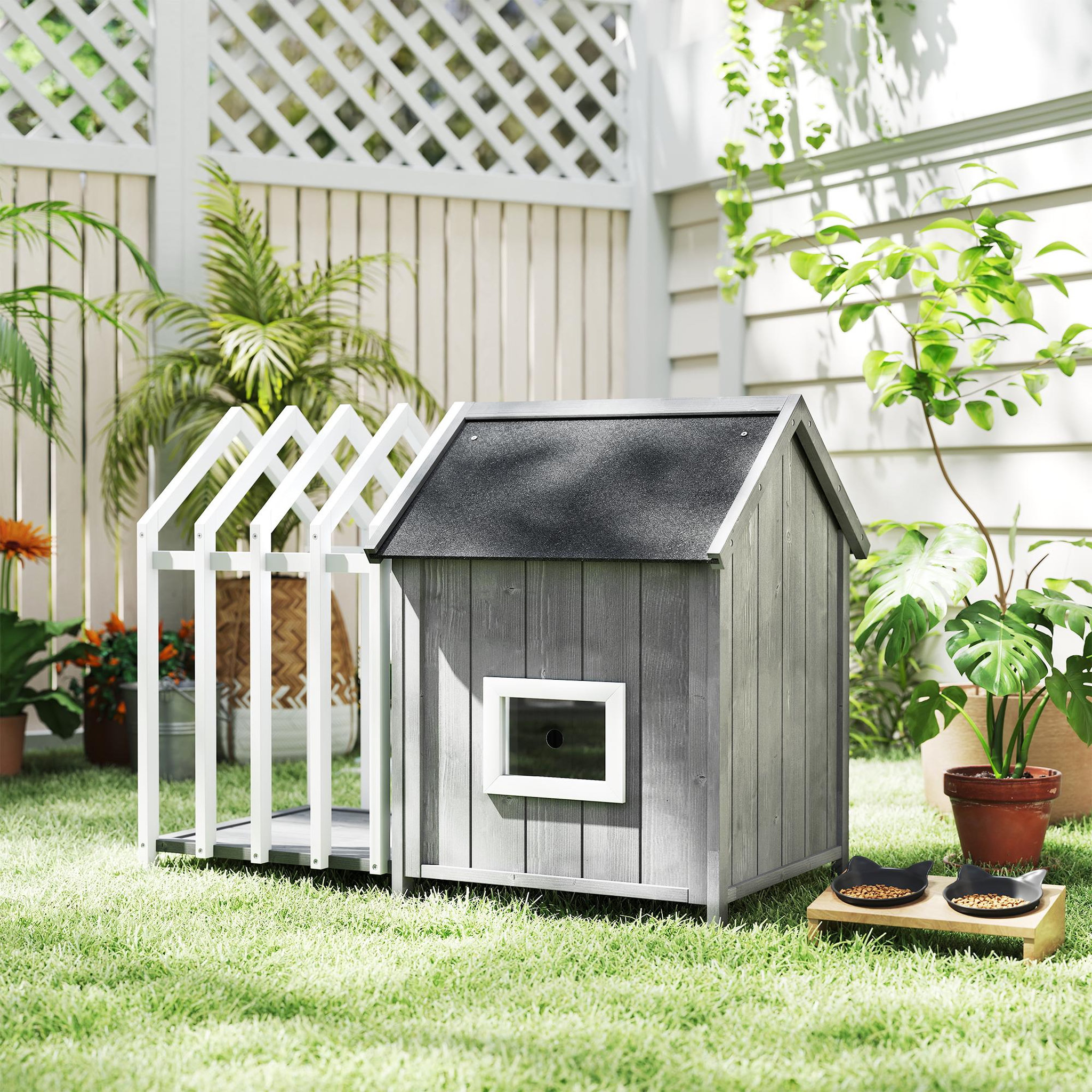 Voir la diapositive 2 : PAWHUT Niche villa pour chien sur pied - terrasse, claustra, auvent, porte, fenêtre, toit bitumé - bois blanc gris