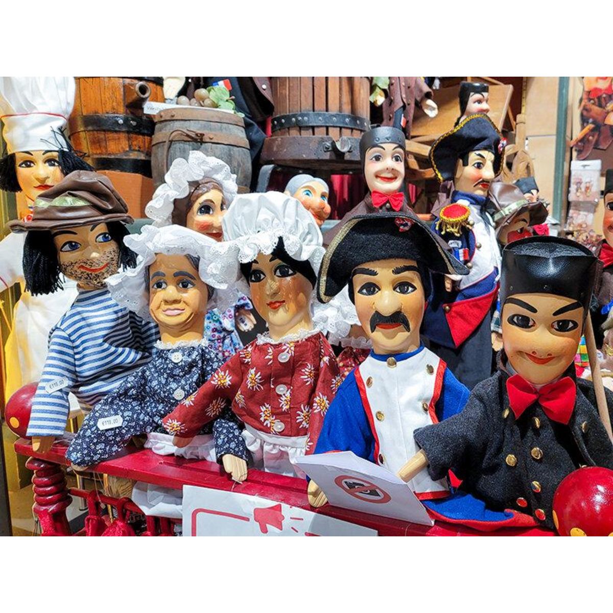 Smartbox Visite guidée en cyclo des quartiers historiques de Lyon et du musée de Guignol en famille - Coffret Cadeau Sport & Aventure