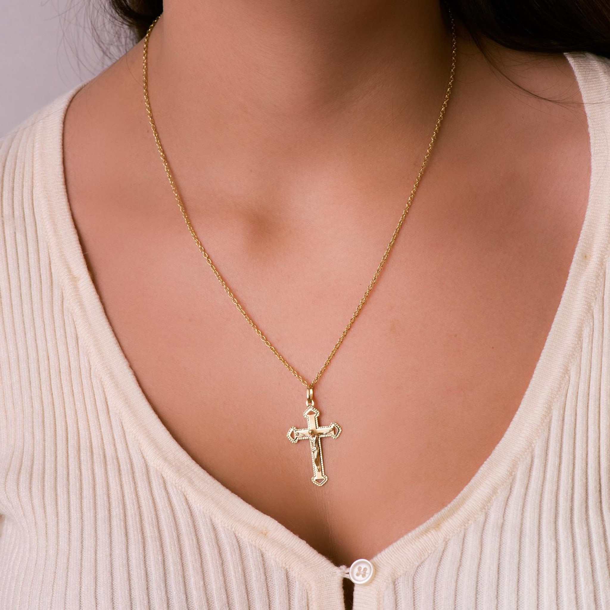 Voir la diapositive 2 : L'ATELIER D'AZUR Pendentif  - Médaille Christ sur la Croix Or 18 Carats 750 Jaune - Chaine Offerte