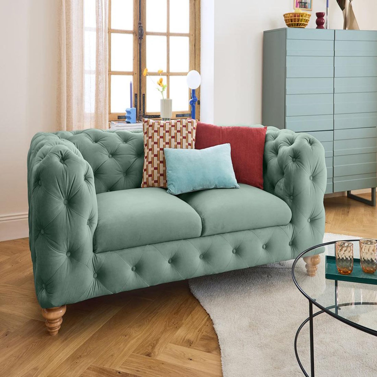 LISA DESIGN Walter - canapé 2 places chesterfield en velours - pieds bois
