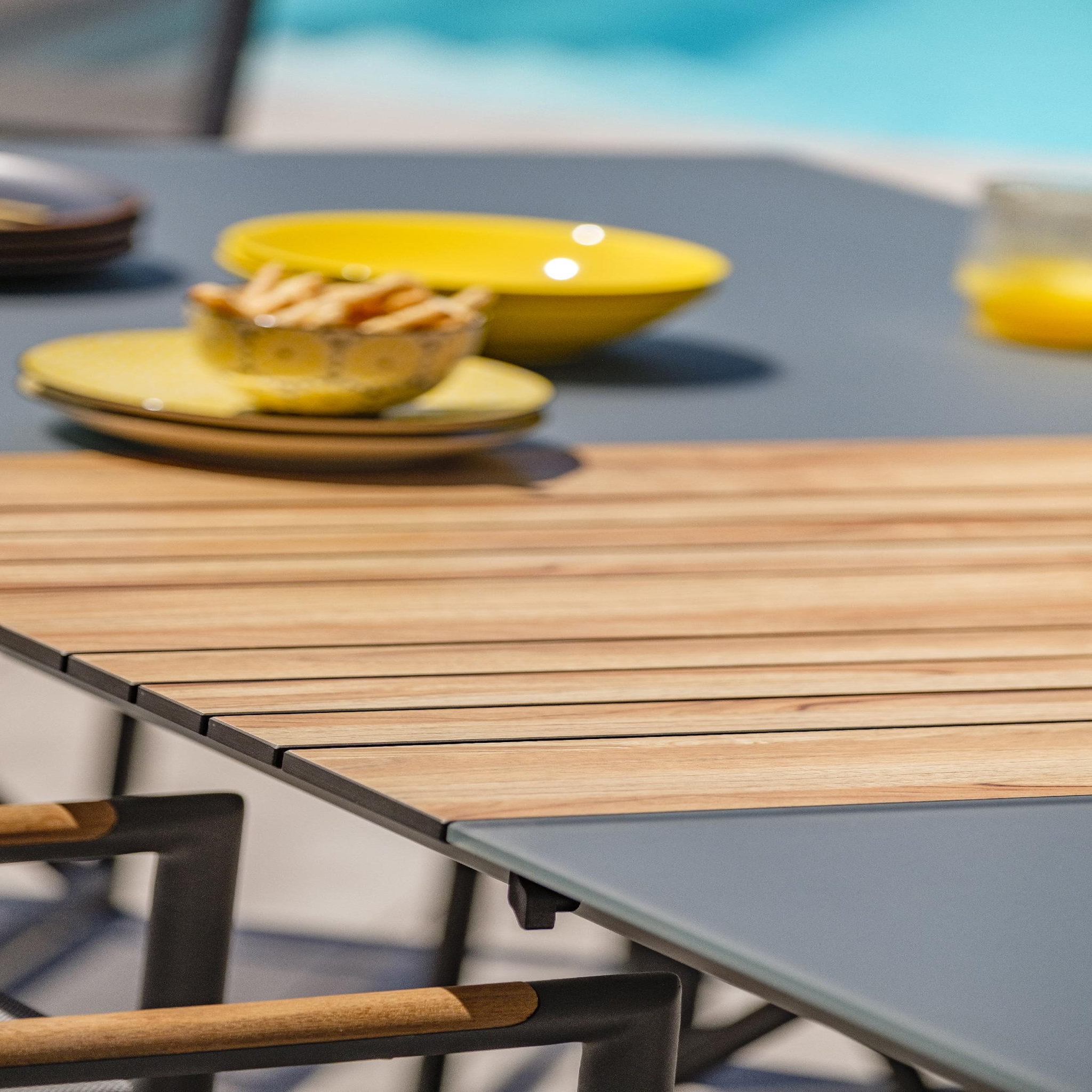 Voir la diapositive 3 : DCB GARDEN Table de jardin avec rallonge en HPL (8 places)
