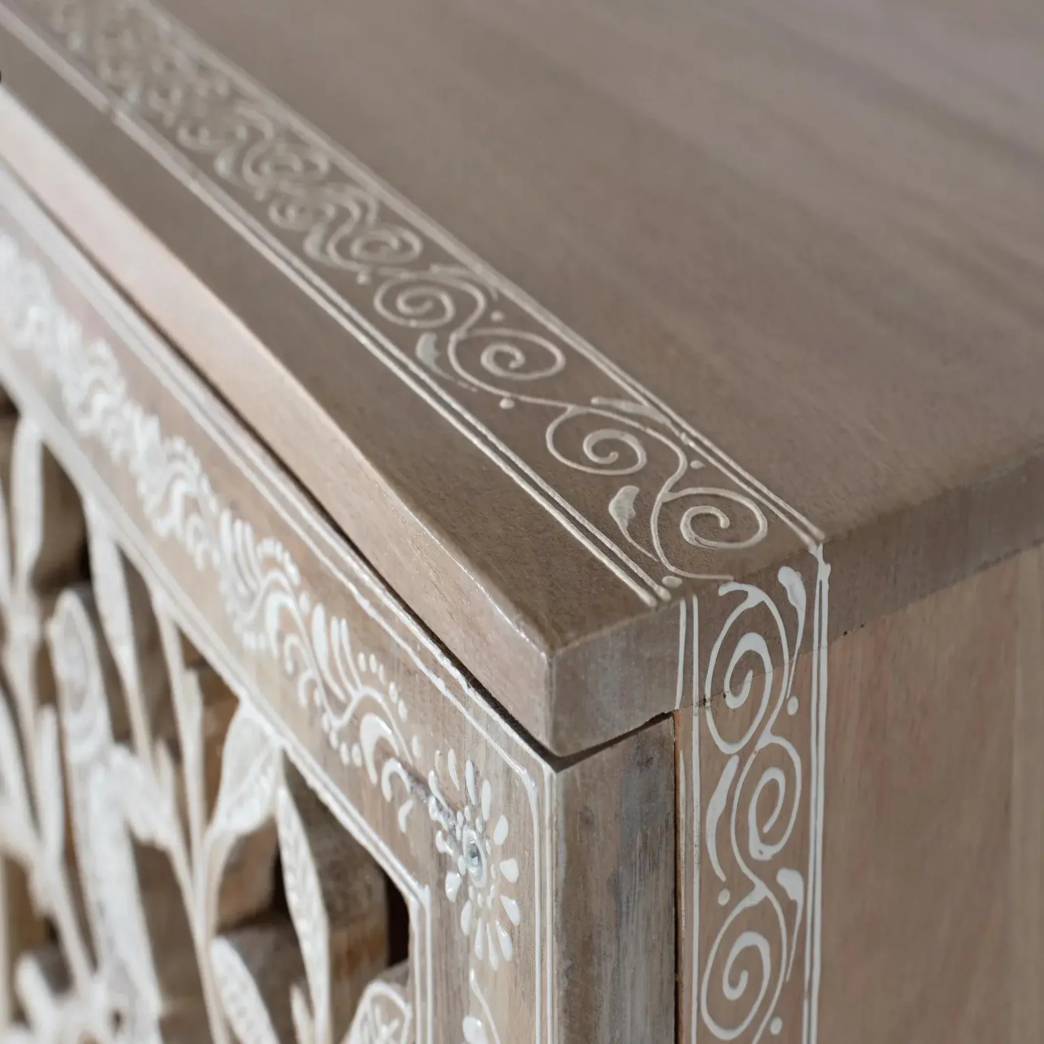 Voir la diapositive 4 : GINER Y COLOMER SL Meuble d'appoint en bois de manguier et mdf 70 cm style atresanal sculpté