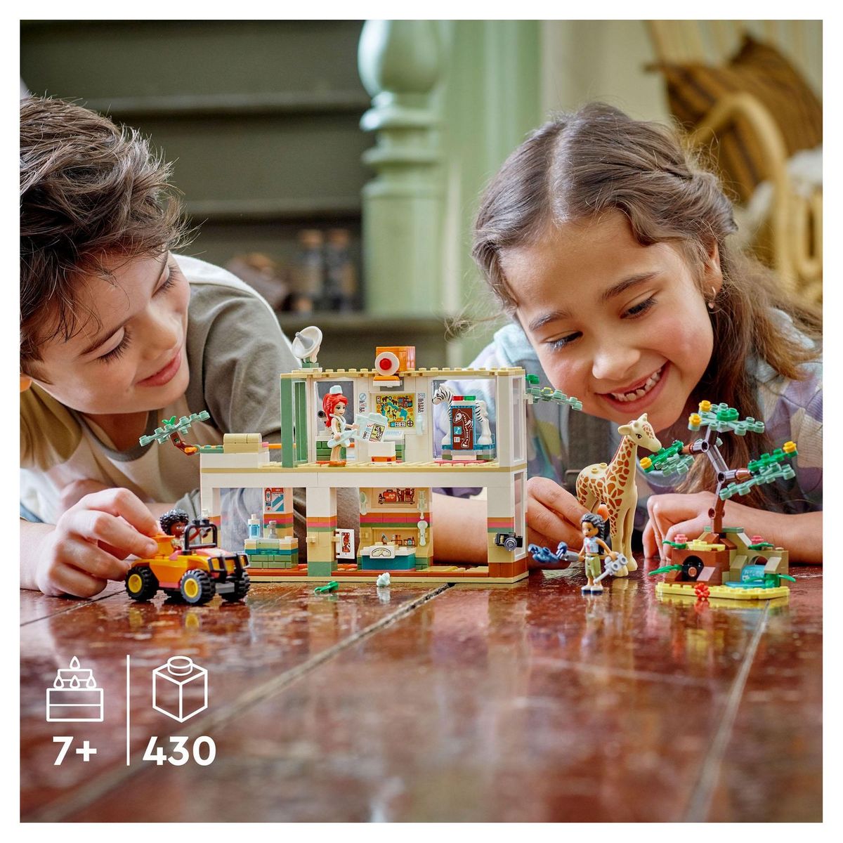 LEGO Friends 41717 Le Centre de Sauvetage de la Faune de Mia, avec Figurines d'Animaux