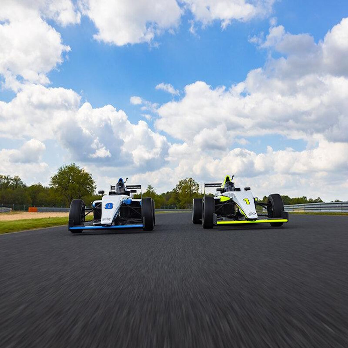 Smartbox Stage de pilotage monoplace : 28 tours sur le circuit de Fontenay-le-Comte en Formule 4 Tatuus - Coffret Cadeau Sport & Aventure