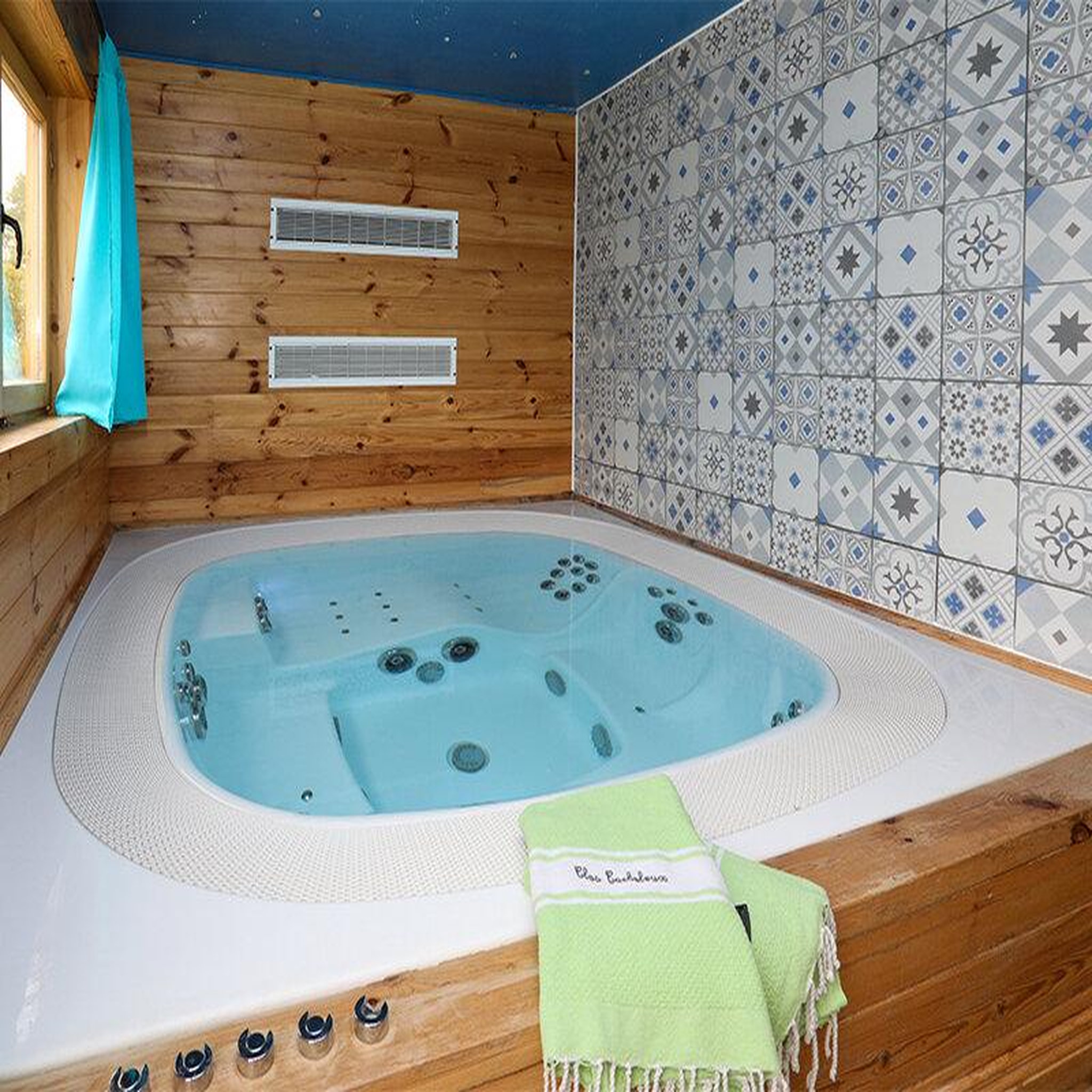 Voir la diapositive 4 : Smartbox Séjour insolite en famille : 3 jours en maison des fées de Hansel et Gretel près d'Abbeville - Coffret Cadeau Séjour