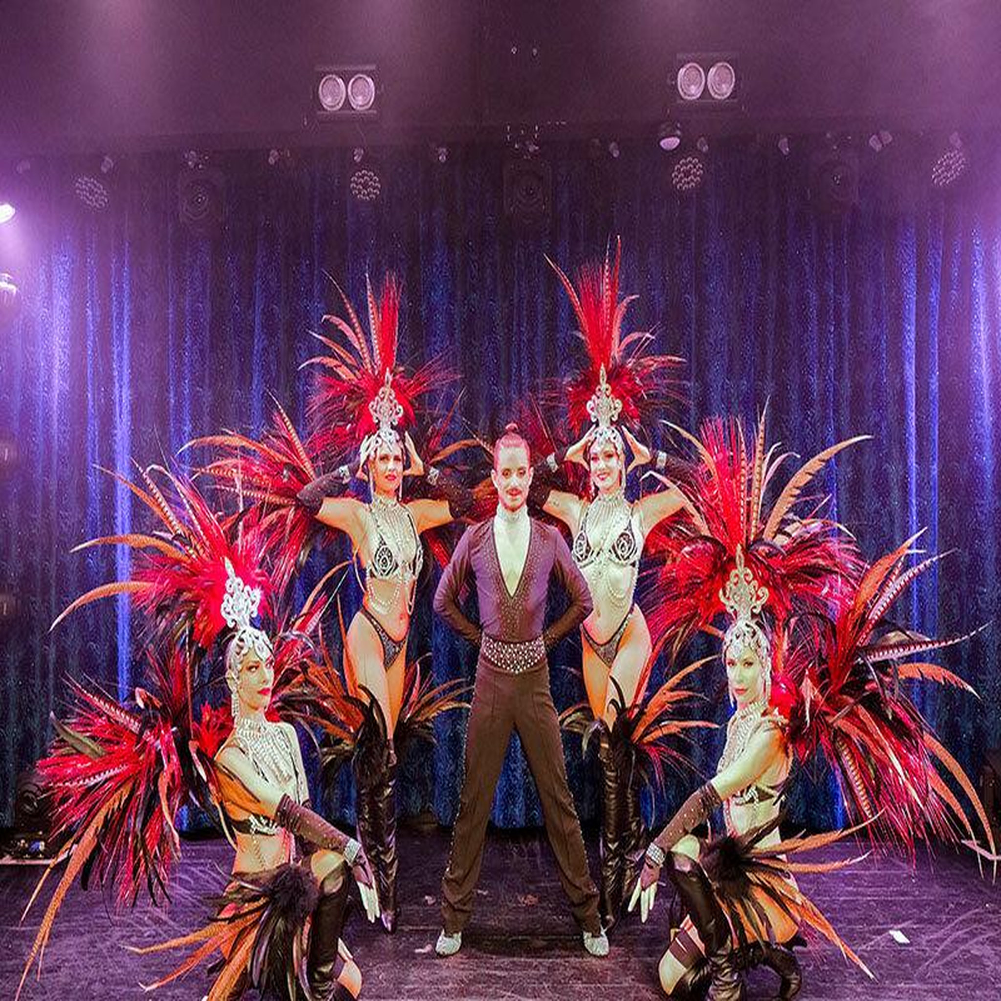 Voir la diapositive 2 : Smartbox Une entrée pour un spectacle de cabaret avec champagne près de bordeaux pour 2 personnes - coffret cadeau sport & aventure