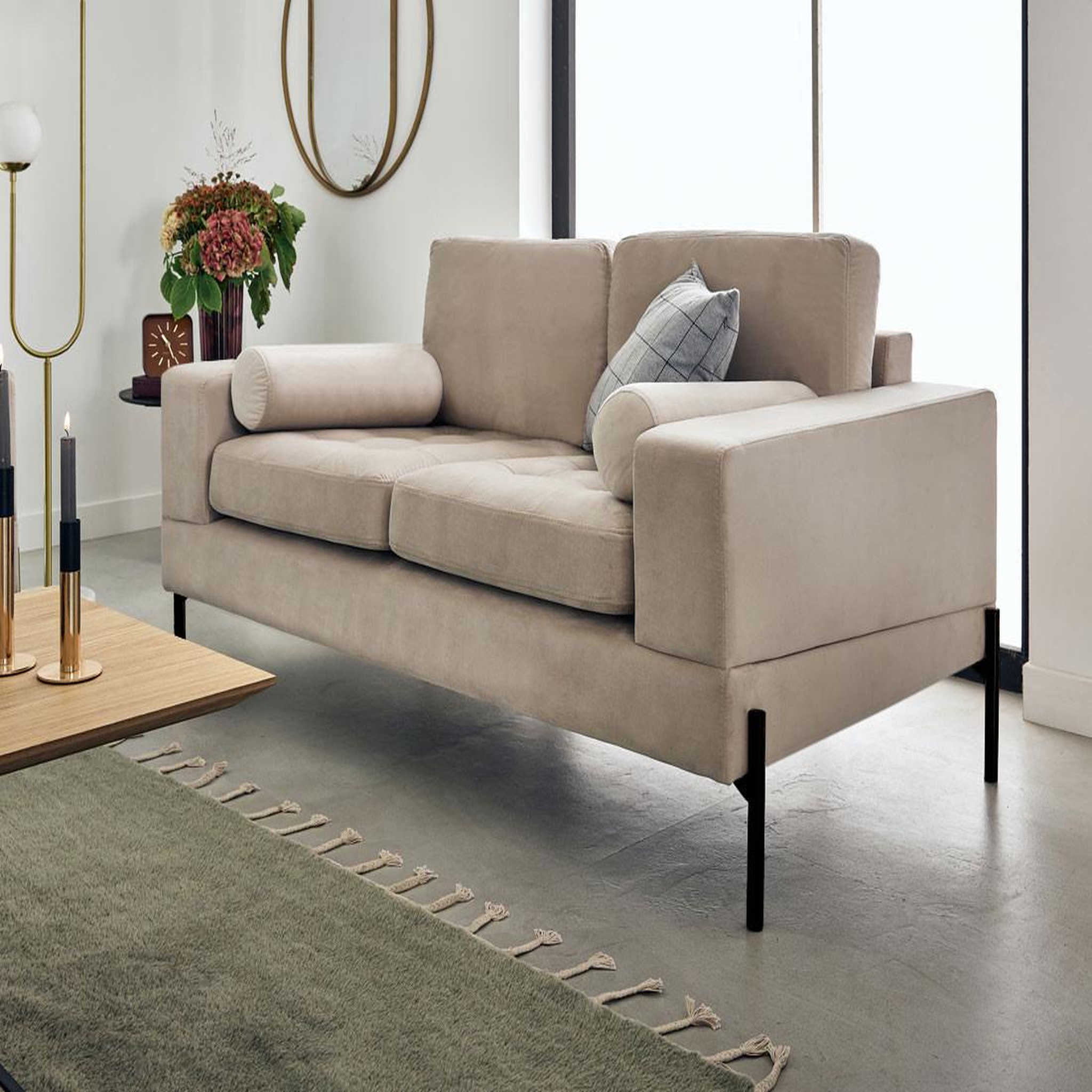 Voir la diapositive 1 : LISA DESIGN Isaure - canapé droit 2 places en velours
