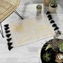 Voir la diapositive 3 : Paris Prix Tapis Déco à Pompons  Karaba  60x90cm Naturel