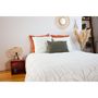 Voir la diapositive 4 : COTE DECO Parure de lit finition tufté - 100% coton lavé 52 fils/cm² - 240 x 260 cm