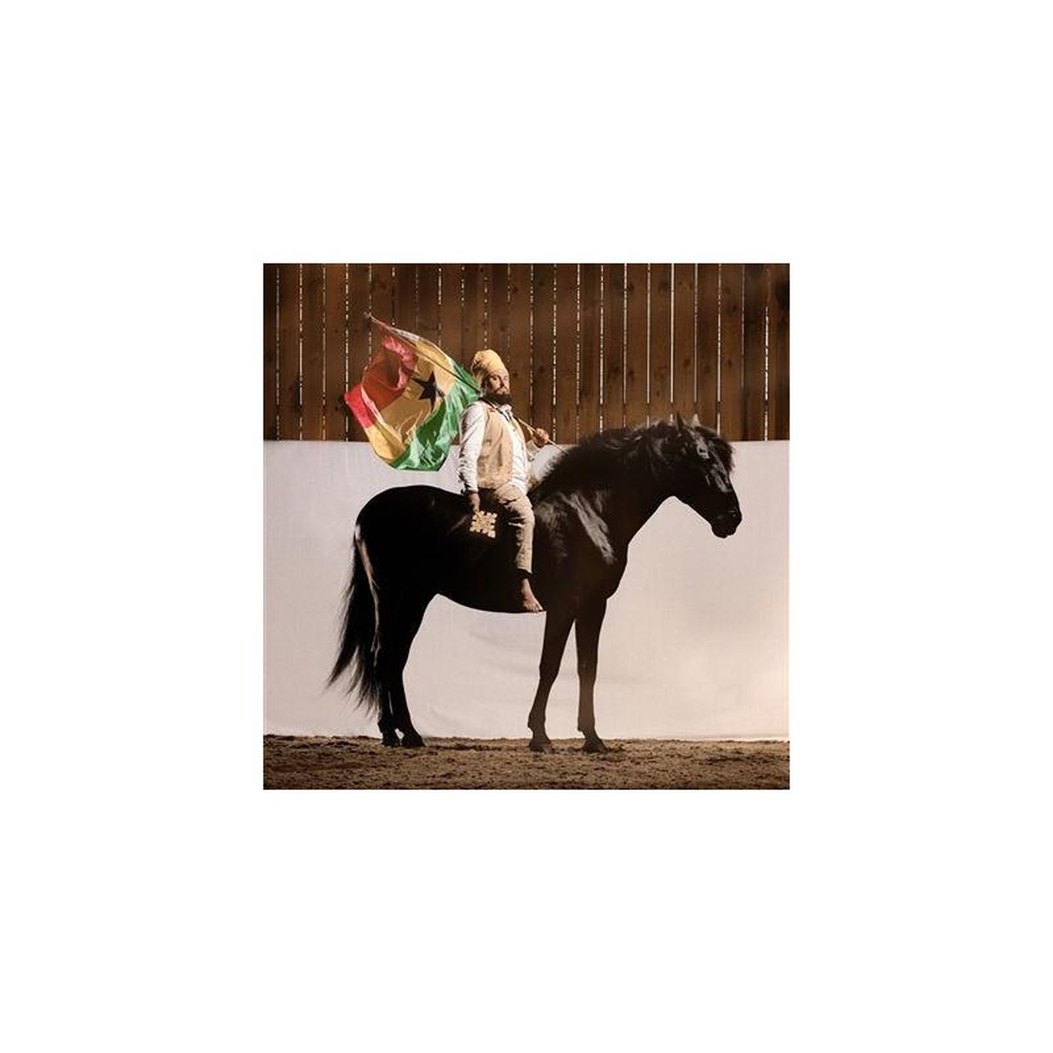 Affiche murale as it is photo cavalier sur cheval noir en intérieur