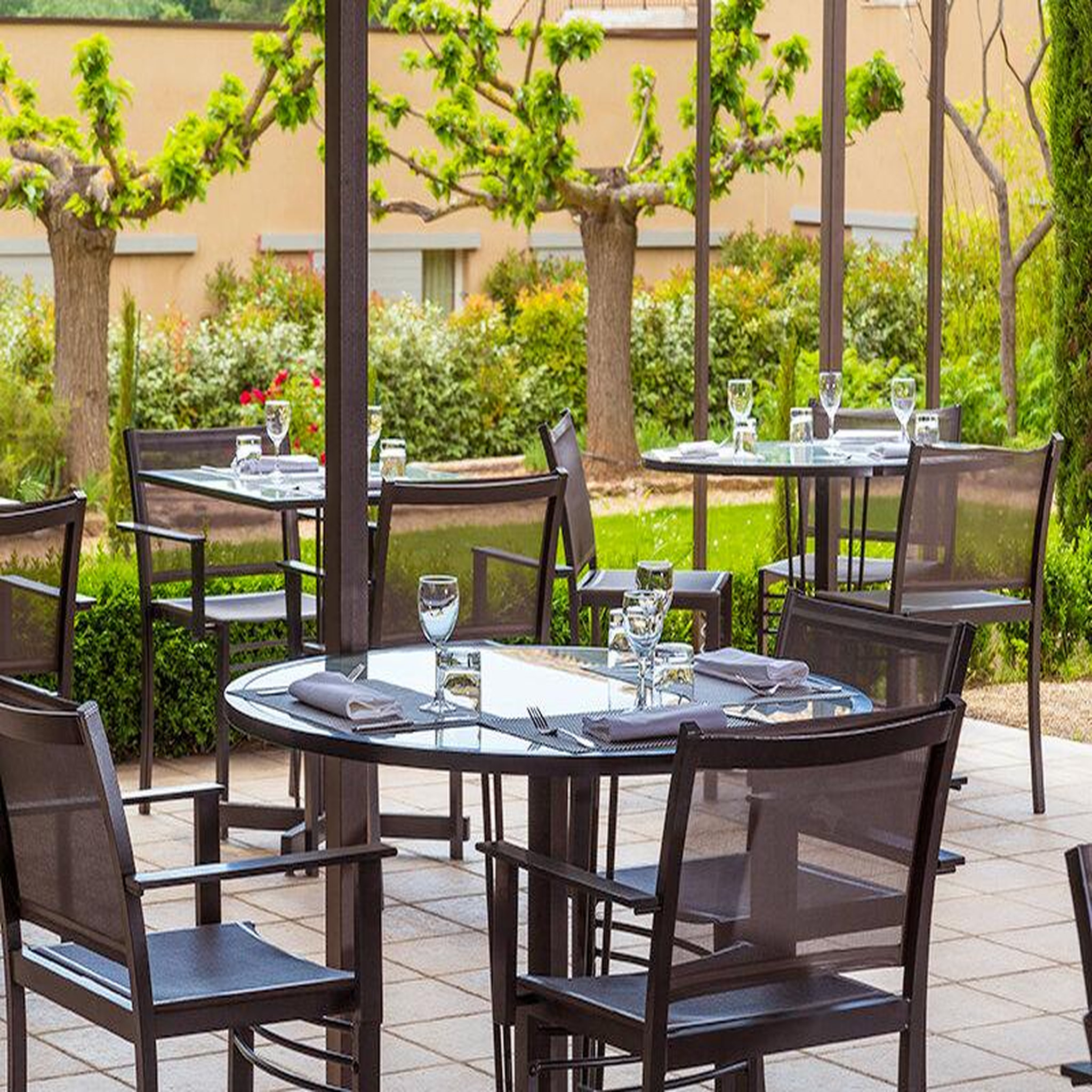 Voir la diapositive 3 : Smartbox Séjour de 2 jours avec dîner en hôtel 4* tout près d'aix-en-provence - coffret cadeau séjour