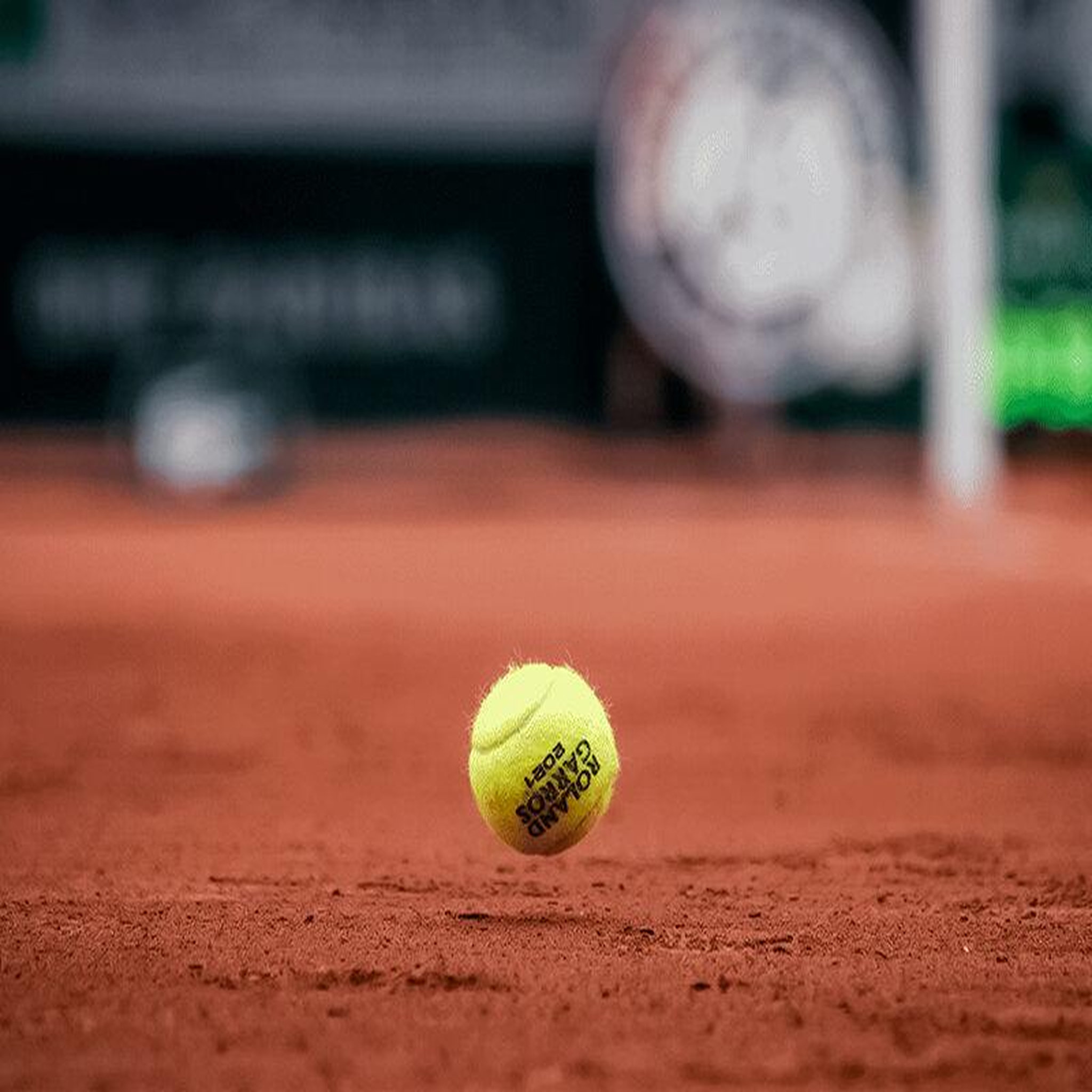Voir la diapositive 2 : Smartbox Dans les coulisses du tennis : visite guidée du stade roland garros à paris pour 2 adultes - coffret cadeau sport & aventure