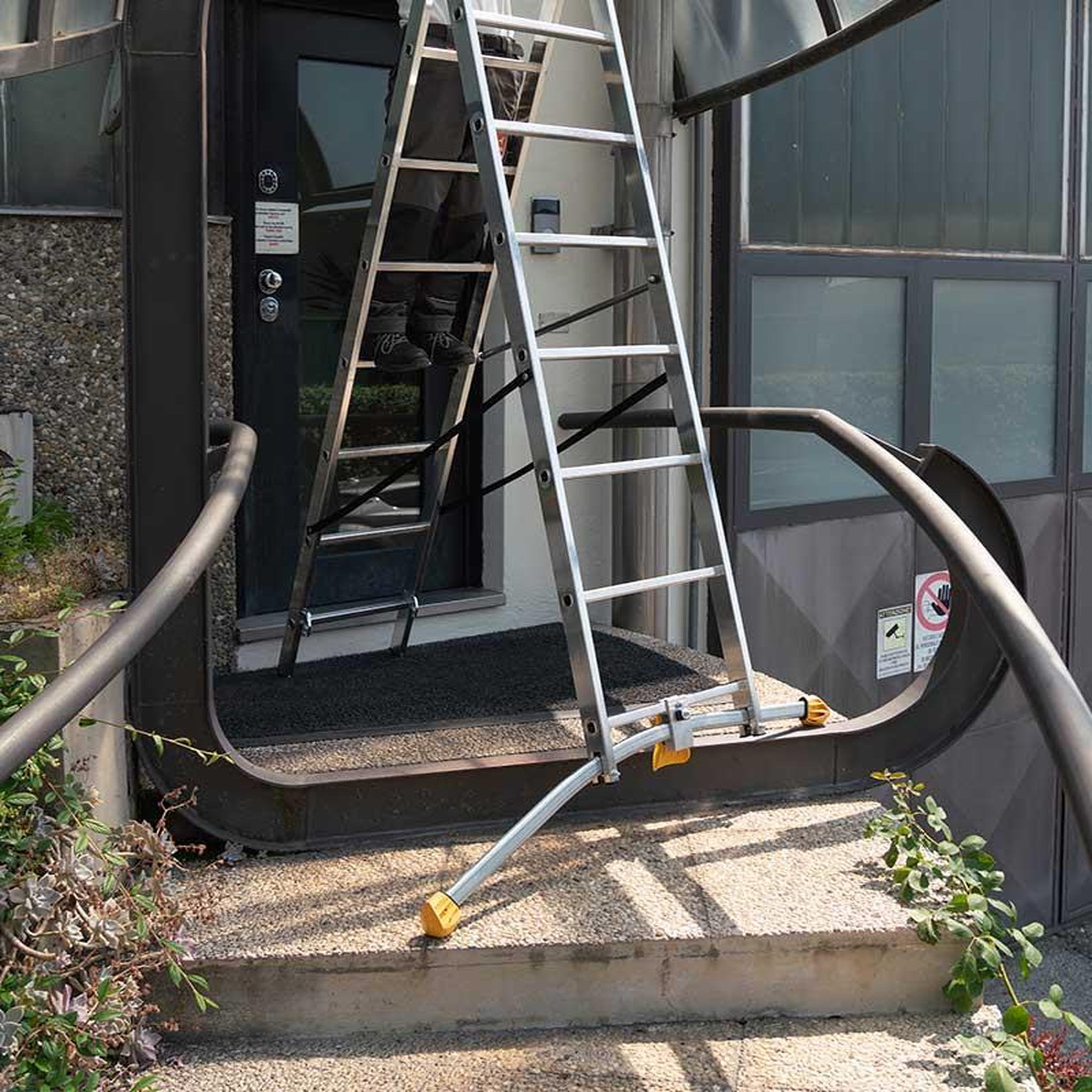 Voir la diapositive 2 : HAILO Echelle transformable 2 plans 2x8 échelons 3,5m/4,4m en aluminium Hailo HobbyLot