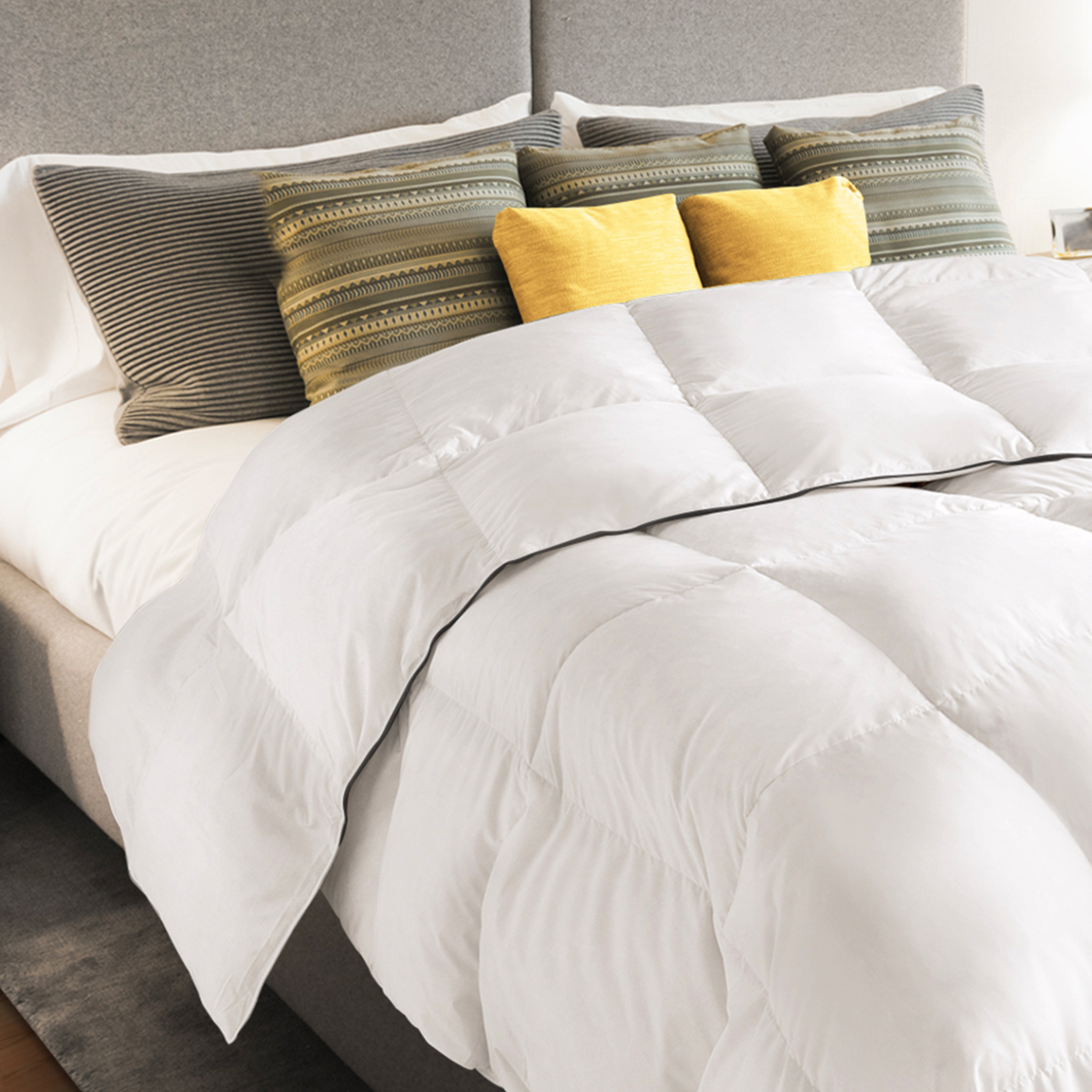 Voir la diapositive 2 : ID MARKET Couette 220x240 cm aela blanche en plume d'oie anti acarien 500 gr