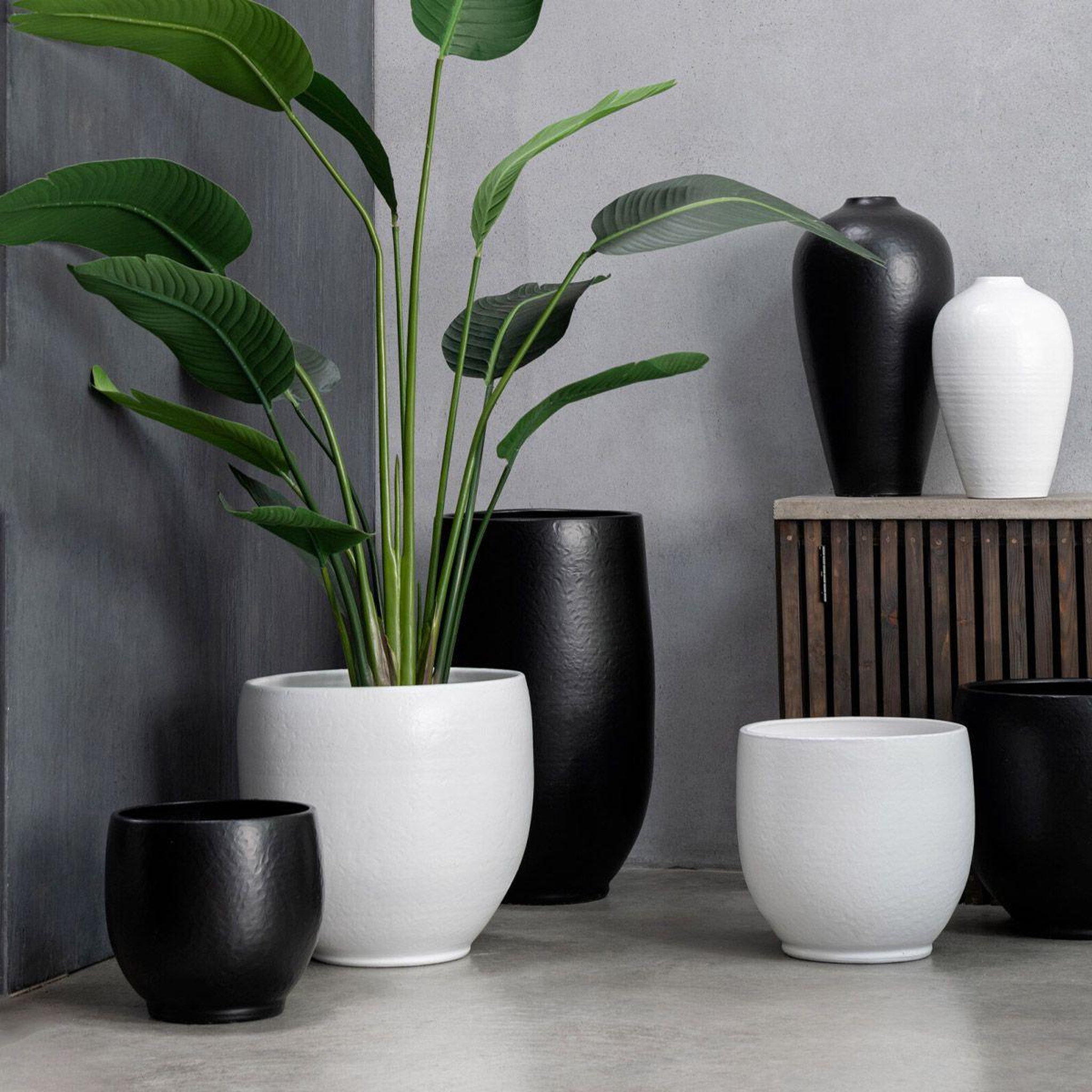 Voir la diapositive 3 : J-LINE Vase déco poterie  ying  50cm noir
