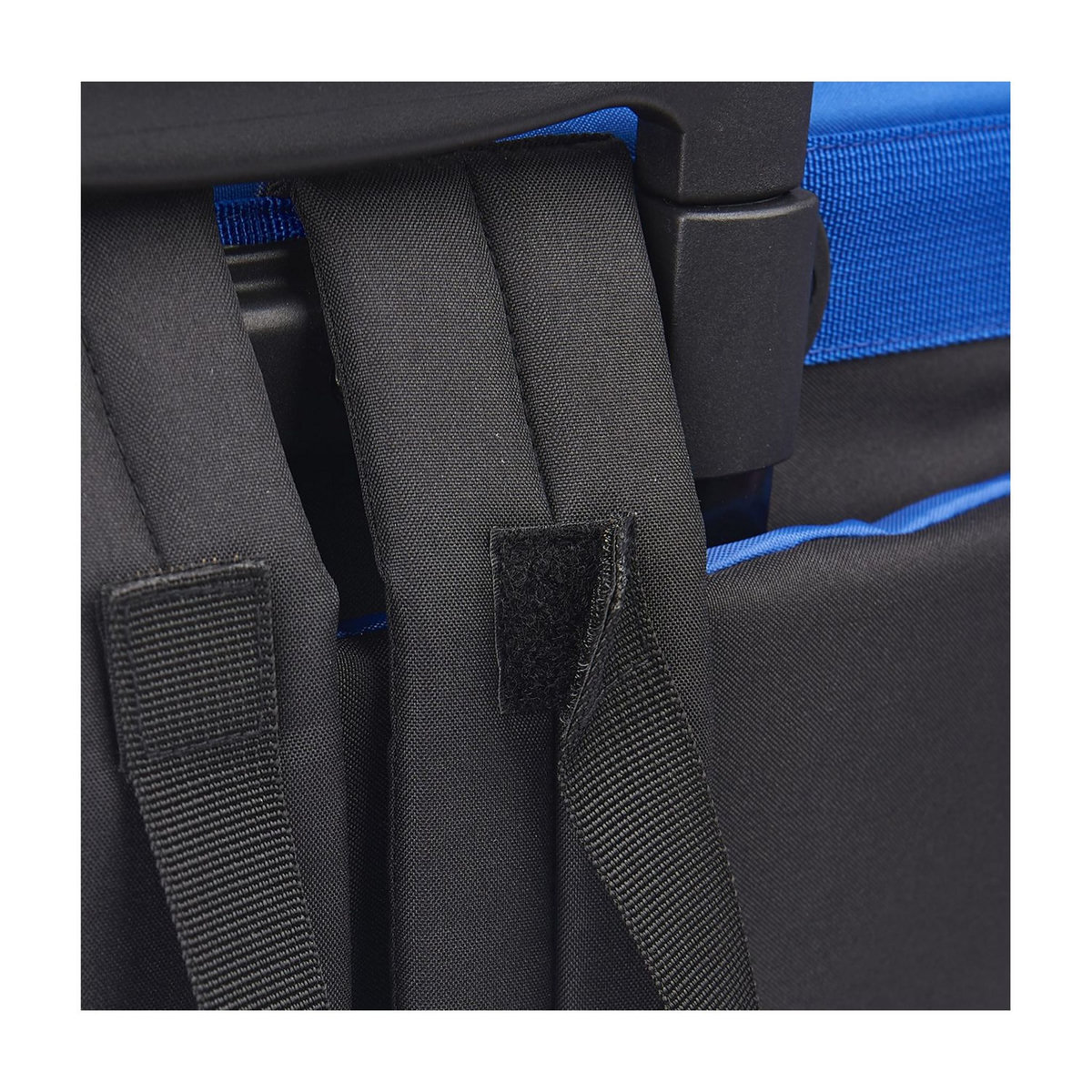 AUCHAN Cartable à roulettes 41 cm CM1/CM2 bleu rouge et noir avec breloque ACTIVE GAMER