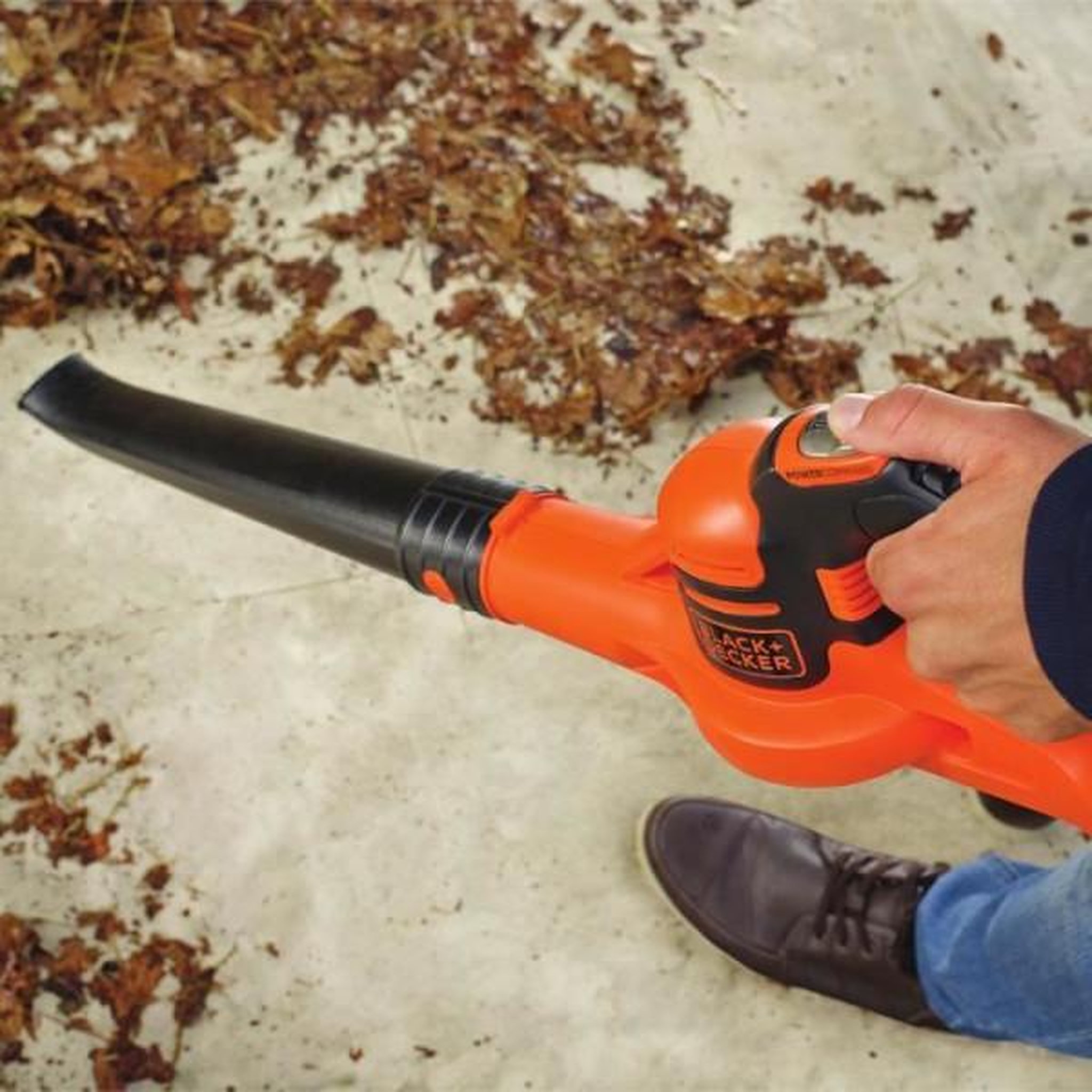 Voir la diapositive 2 : Black et Decker Souffleur sans fil BLACK+DECKER GWC1820PC - 18V avec batterie 2 Ah et chargeur