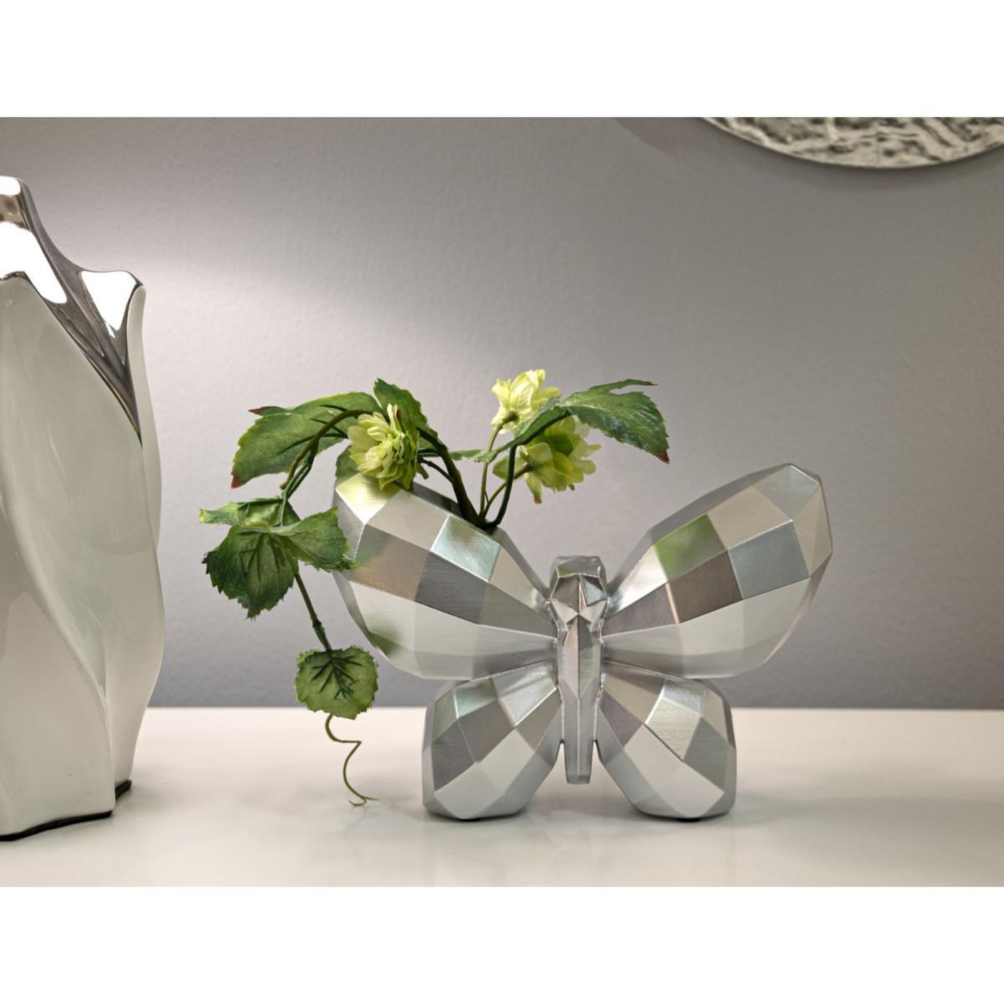 Voir la diapositive 5 : Paris Prix Vase design en résine  butterfly  22cm argent