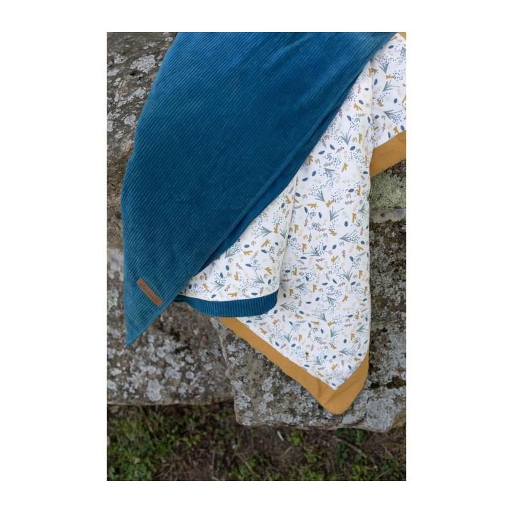 Voir la diapositive 2 : DOMIVA Couverture double face - DOMIVA - AU FIL DE L'EAU - 75 x 100 cm - Indigo