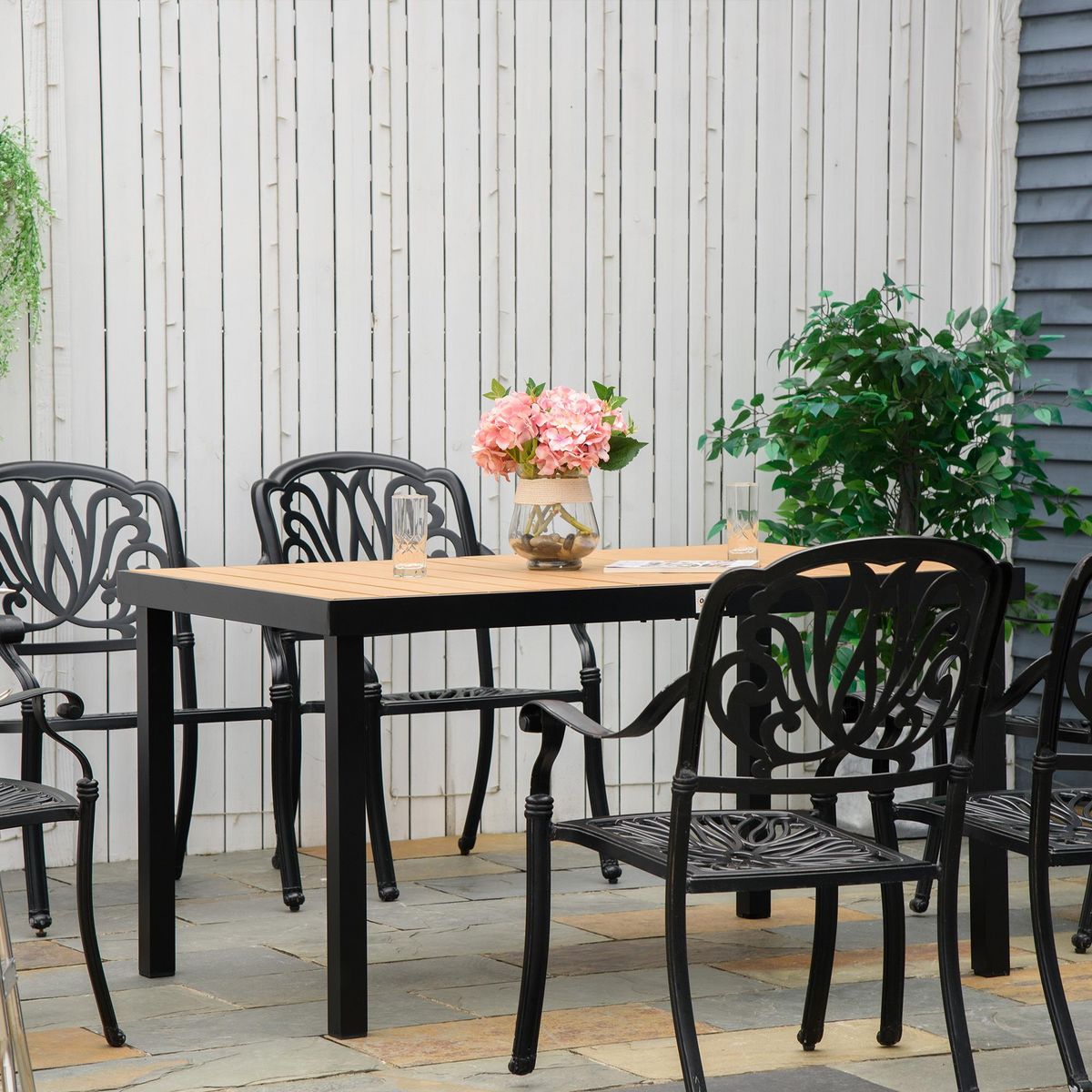 OUTSUNNY Table de jardin 6 personnes dim. 140 x 90 x 74 cm aluminium noir plastique effet bois naturel