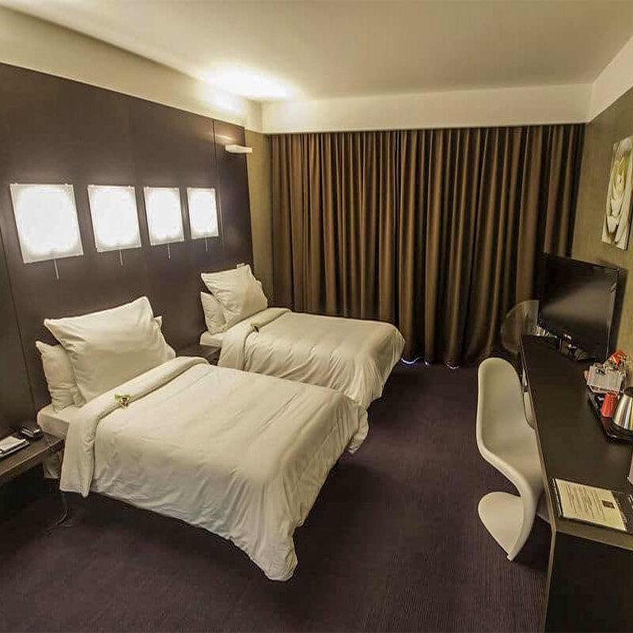 Voir la diapositive 2 : Smartbox 2 jours de luxe avec dîner dans un hôtel 4* au cœur du centre-ville de tarbes - coffret cadeau séjour