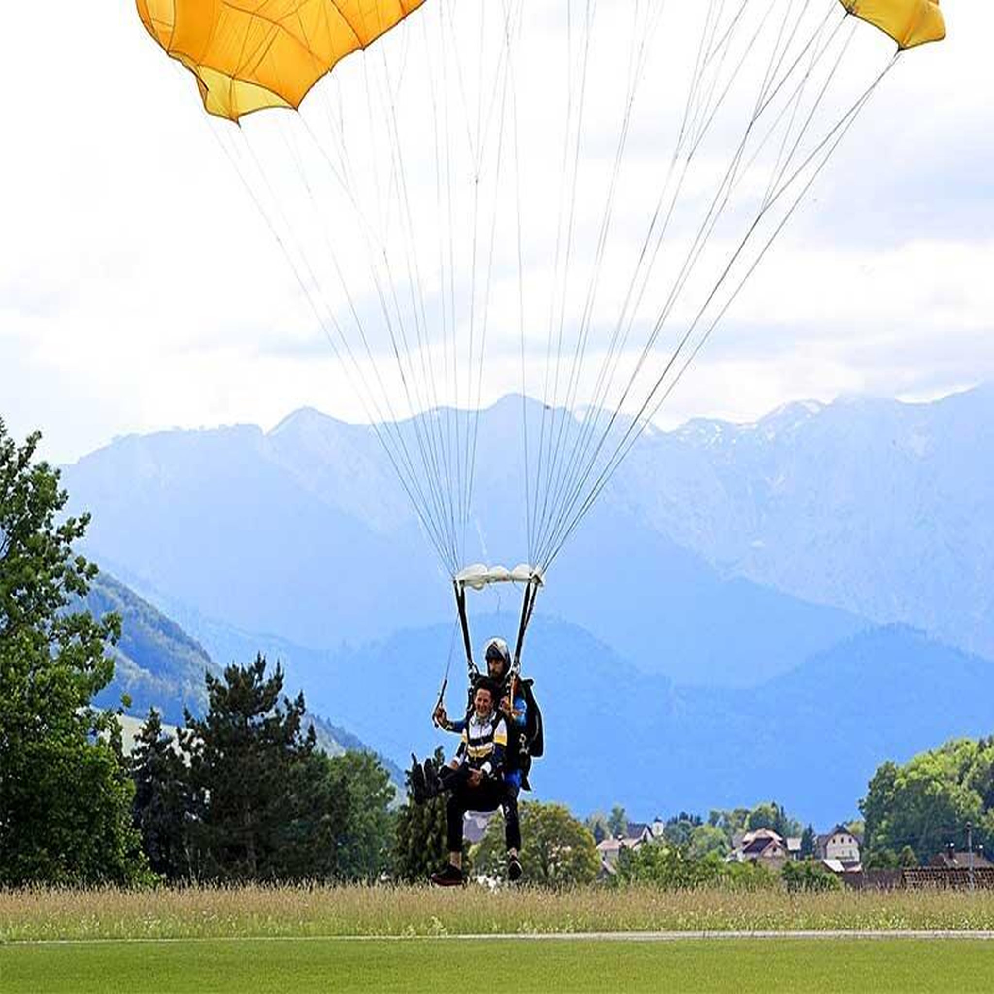 Voir la diapositive 3 : Smartbox Saut en parachute tandem au-dessus des pyrénées à argelès-sur-mer - coffret cadeau sport & aventure