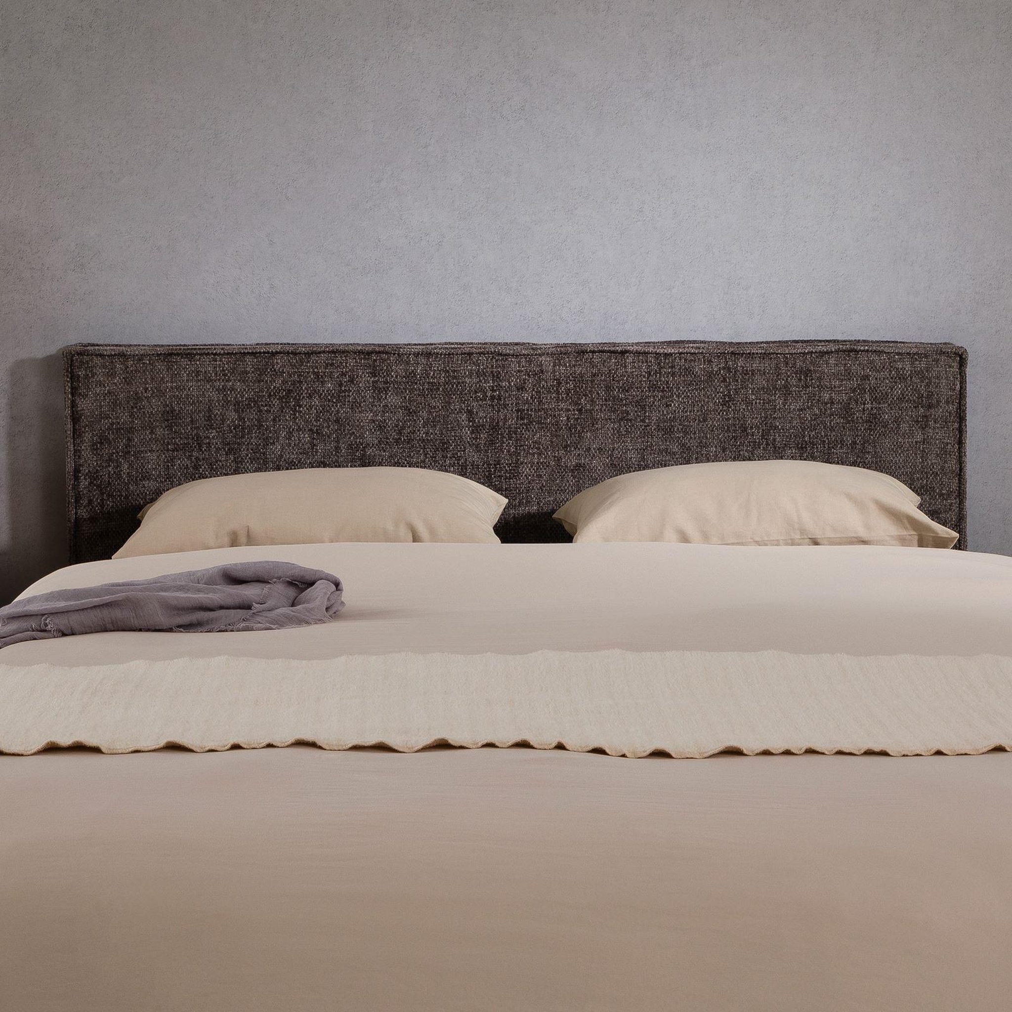 Voir la diapositive 3 : IDIMEX Tête de lit elowa 160 sur pieds, en tissu