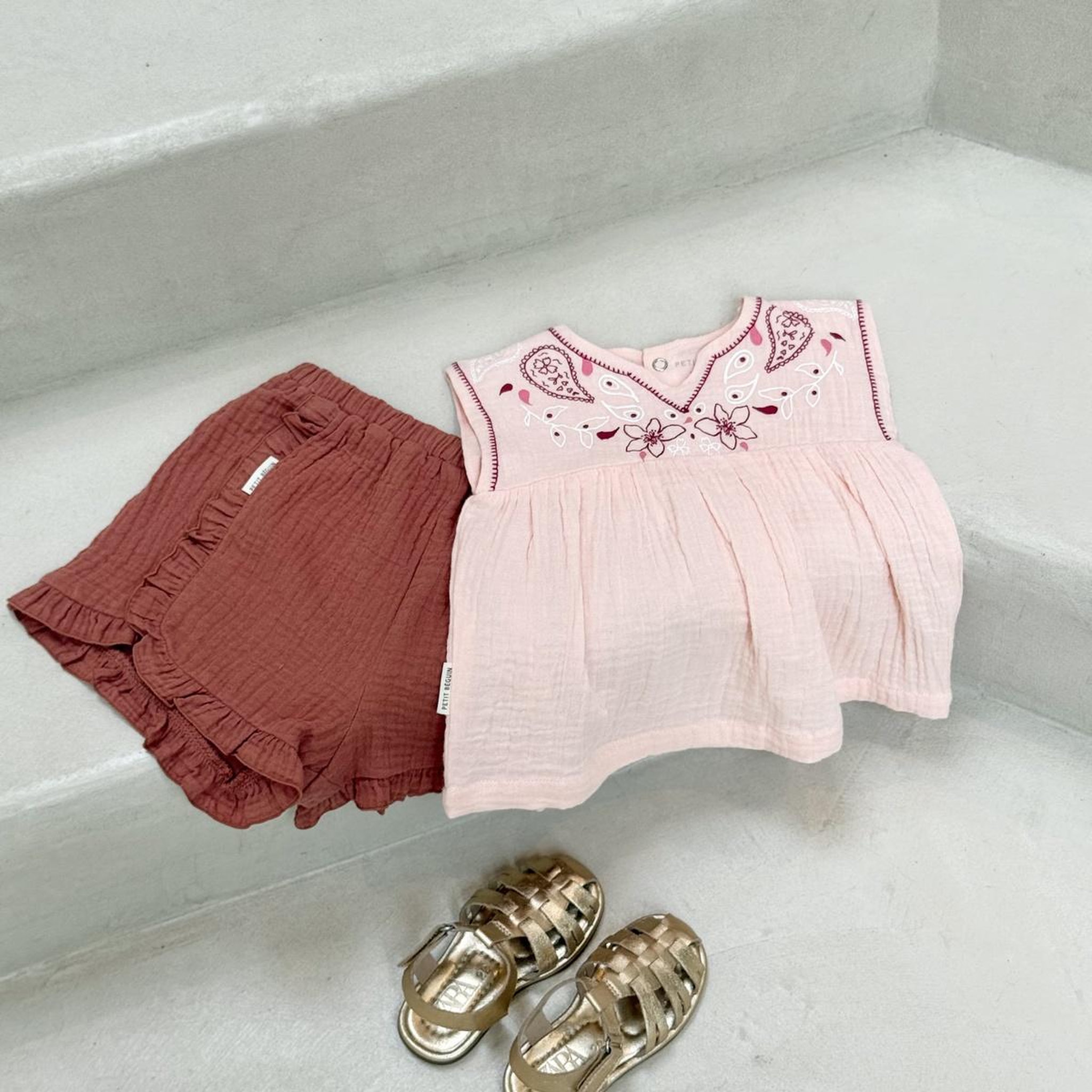 Voir la diapositive 5 : PETIT BEGUIN Short enfant en gaze de coton arizona