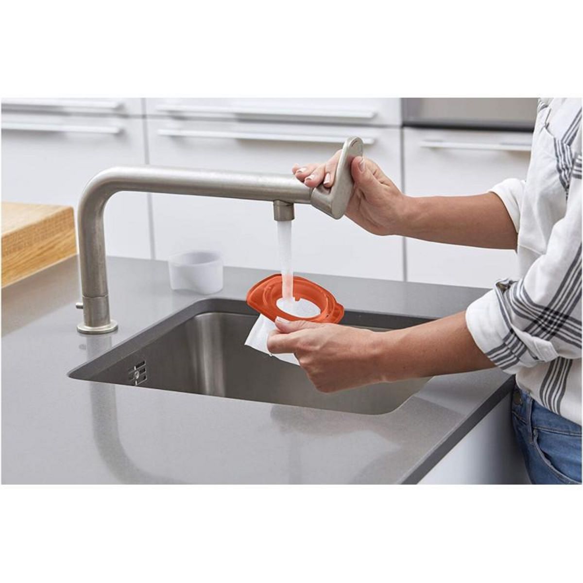 Black et Decker Aspirateur à main 12v spécial poils d'animaux - dvb315jpqw