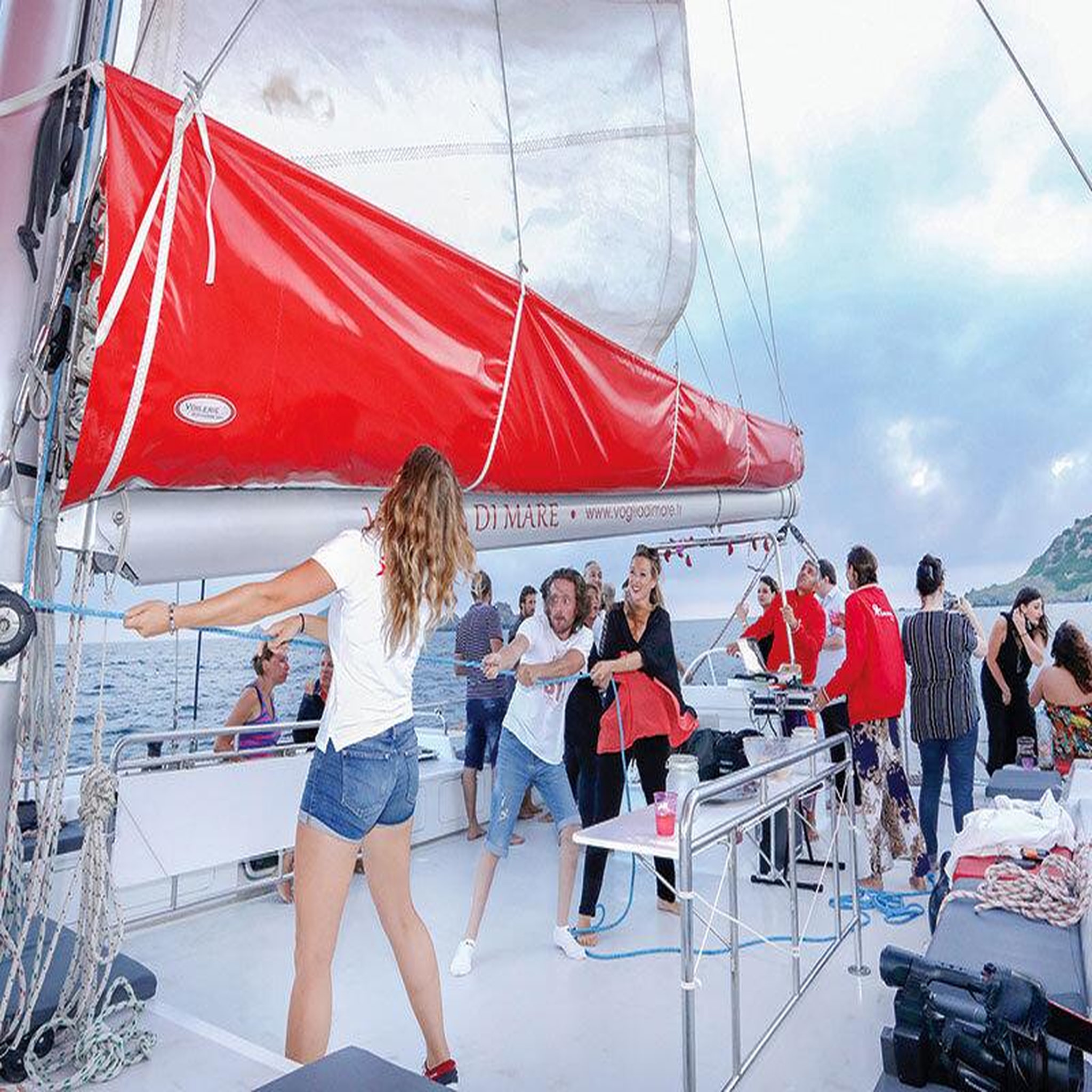 Voir la diapositive 3 : Smartbox Excursion de 3h30 en catamaran à Ajaccio avec snorkeling et dégustation pour 2 - Coffret Cadeau Sport & Aventure