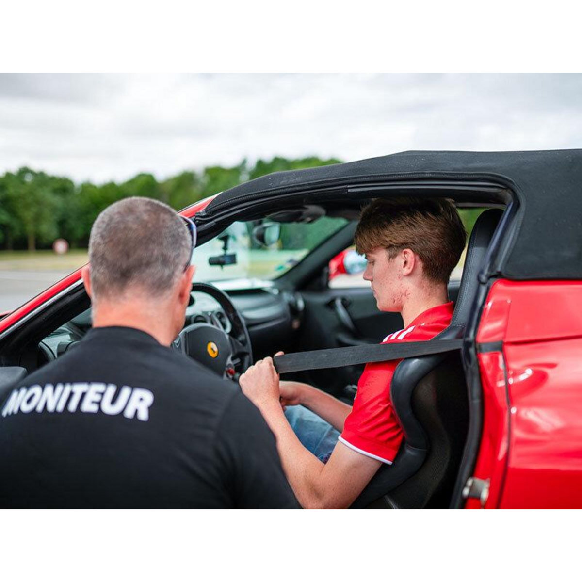 Smartbox Stage de pilotage enfant : 4 tours de circuit en Lamborghini Gallardo et en Ferrari F430 Spider - Coffret Cadeau Sport & Aventure