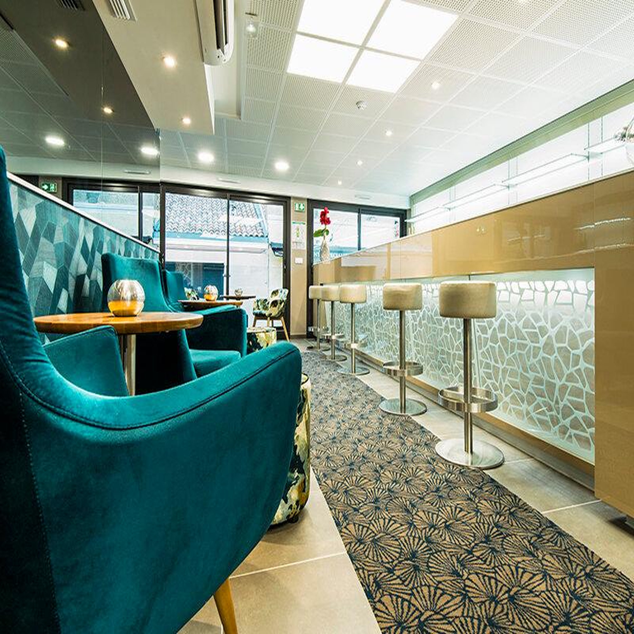 Voir la diapositive 4 : Smartbox Massage et accès au spa d'un hôtel 4* à saint-raphaël - coffret cadeau bien-être