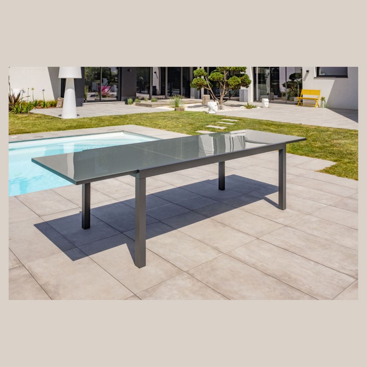 Table de jardin rectangulaire - 10/12 places - Aluminium et plateau en verre - Anthracite - TOLEDE