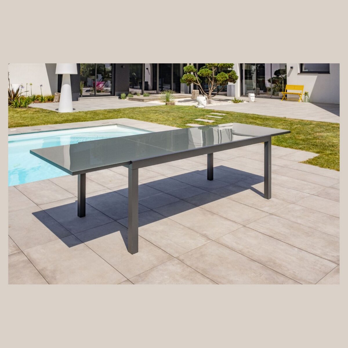 Table de jardin rectangulaire - 10/12 places - Aluminium et plateau en verre - Anthracite - TOLEDE