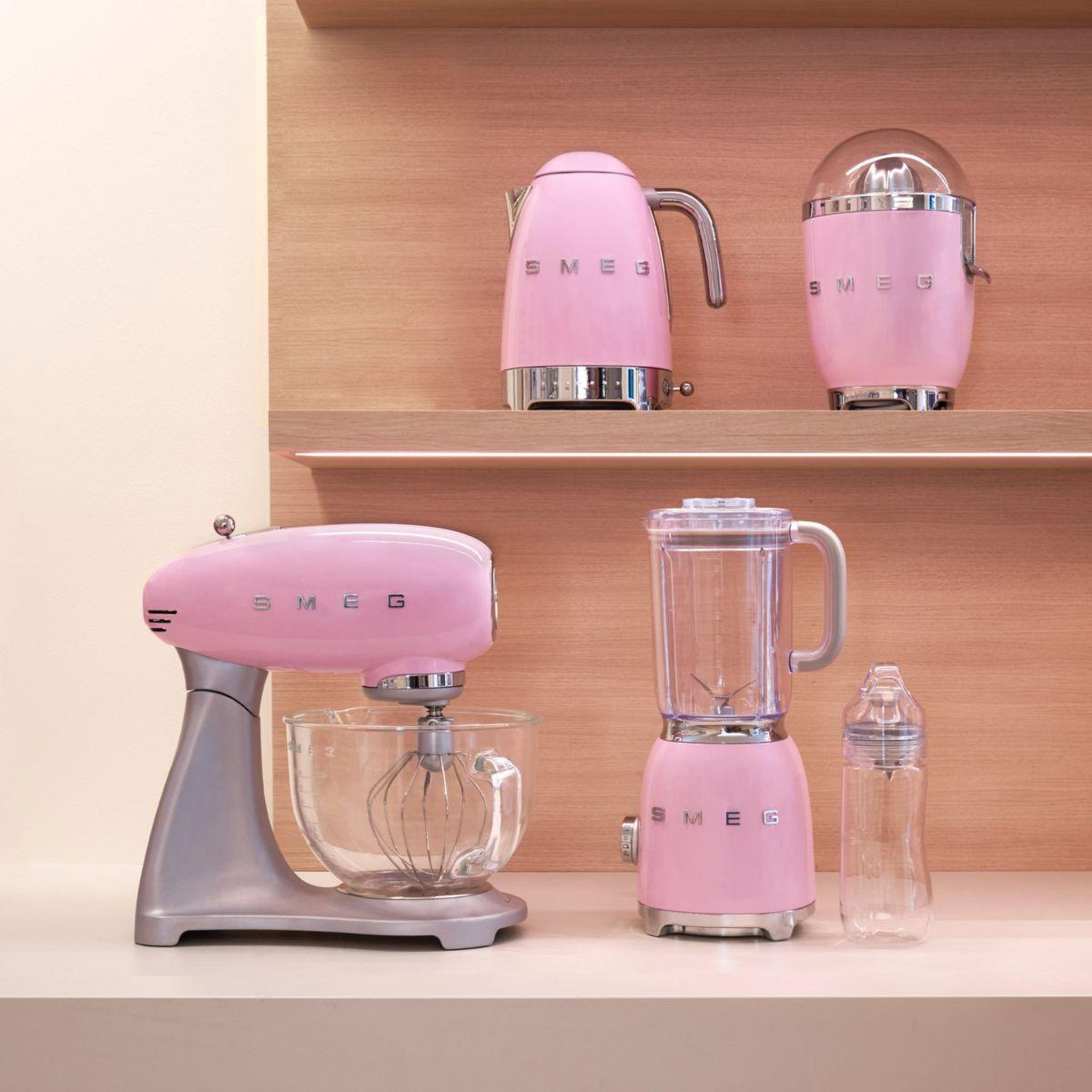 Voir la diapositive 5 : SMEG Presse-agrumes cjf11pkeu rose