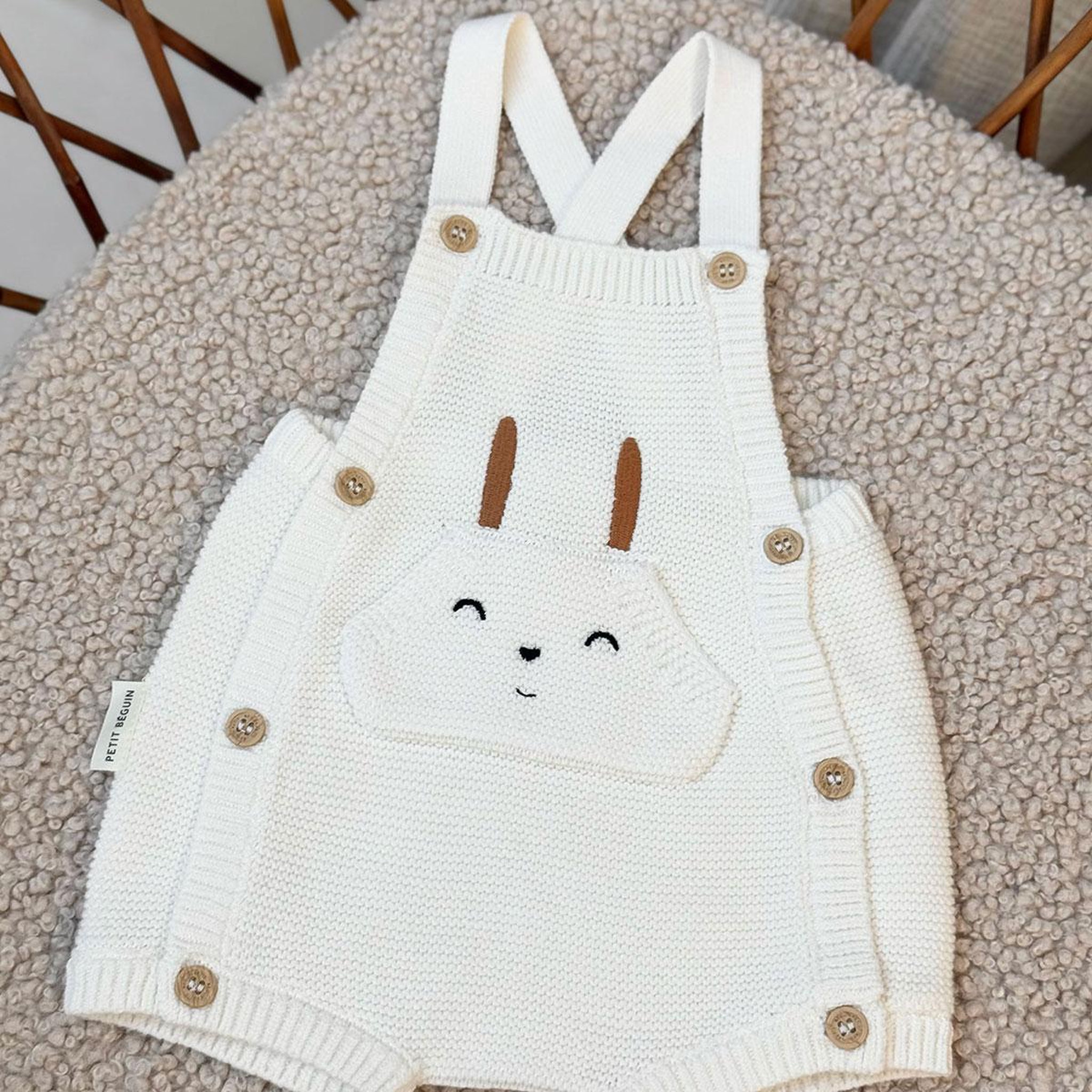Voir la diapositive 5 : Petit Béguin Salopette bébé en tricot Hello Baby