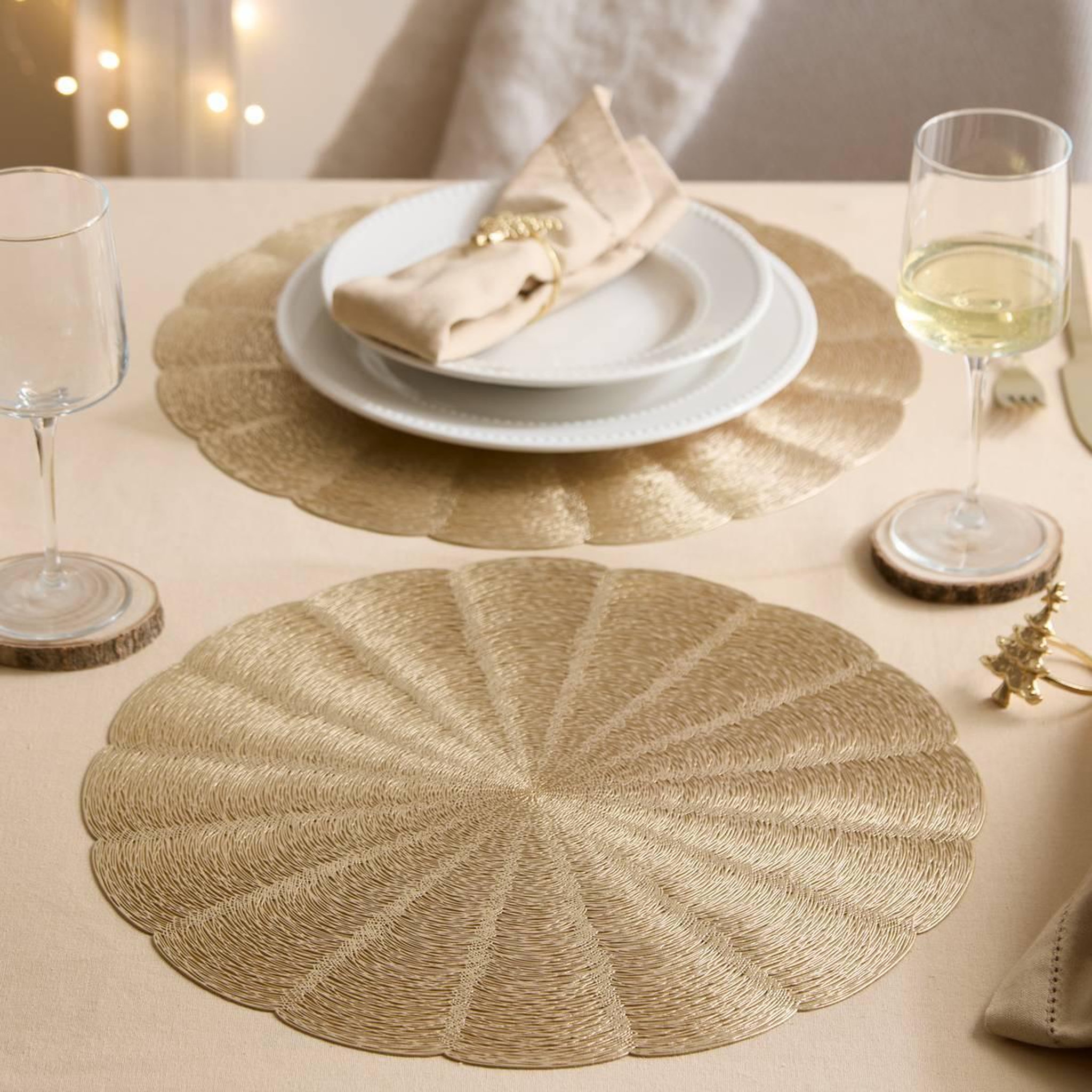 Voir la diapositive 4 : SECRET DE GOURMET Set de Table Rond  Nest  38cm Or